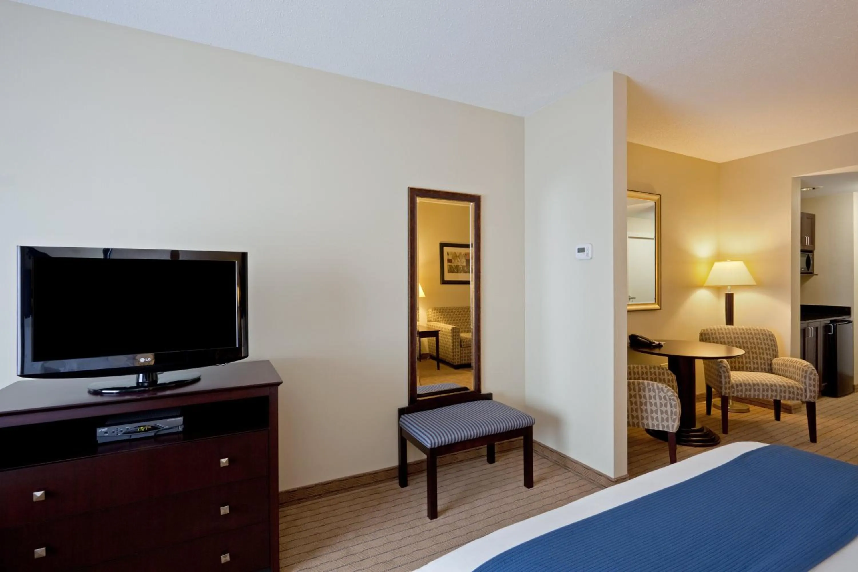 Photo of the whole room, Bed in Holiday Inn Express & Suites Malone by IHG