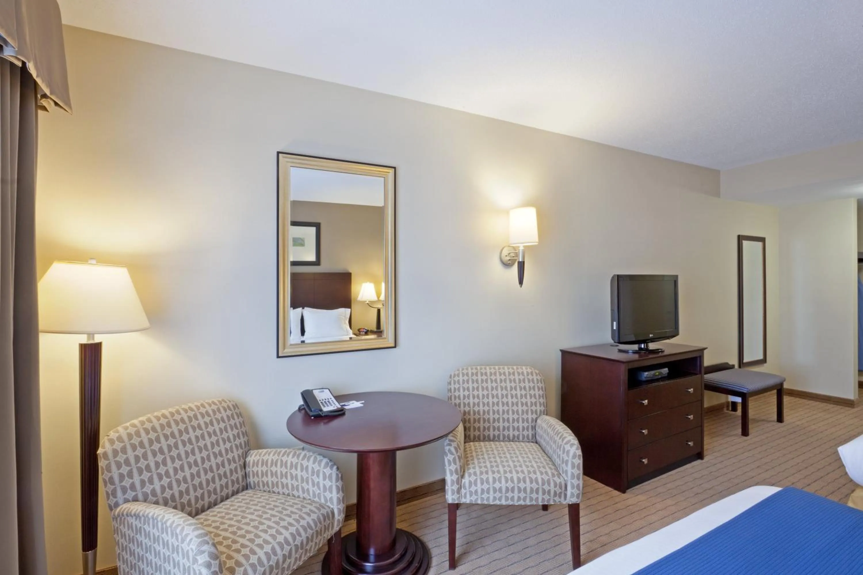Photo of the whole room, Bed in Holiday Inn Express & Suites Malone by IHG