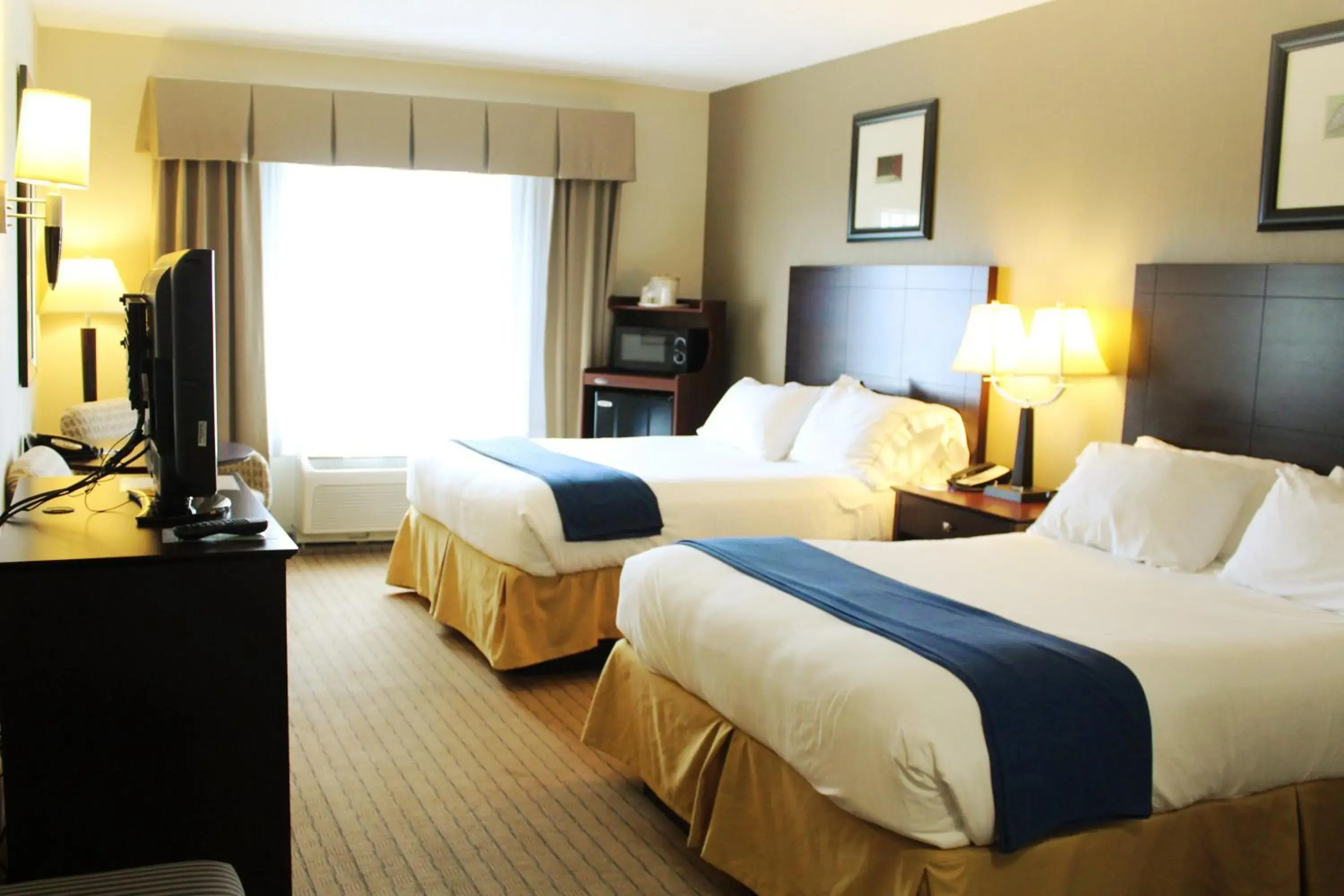 Standard Queen Room with Two Queen Beds - Communications Accessible in Holiday Inn Express & Suites Malone by IHG Standard Queen Room with Two Queen Beds - Communications Accessible in Holiday Inn Express & Suites Malone by IHG