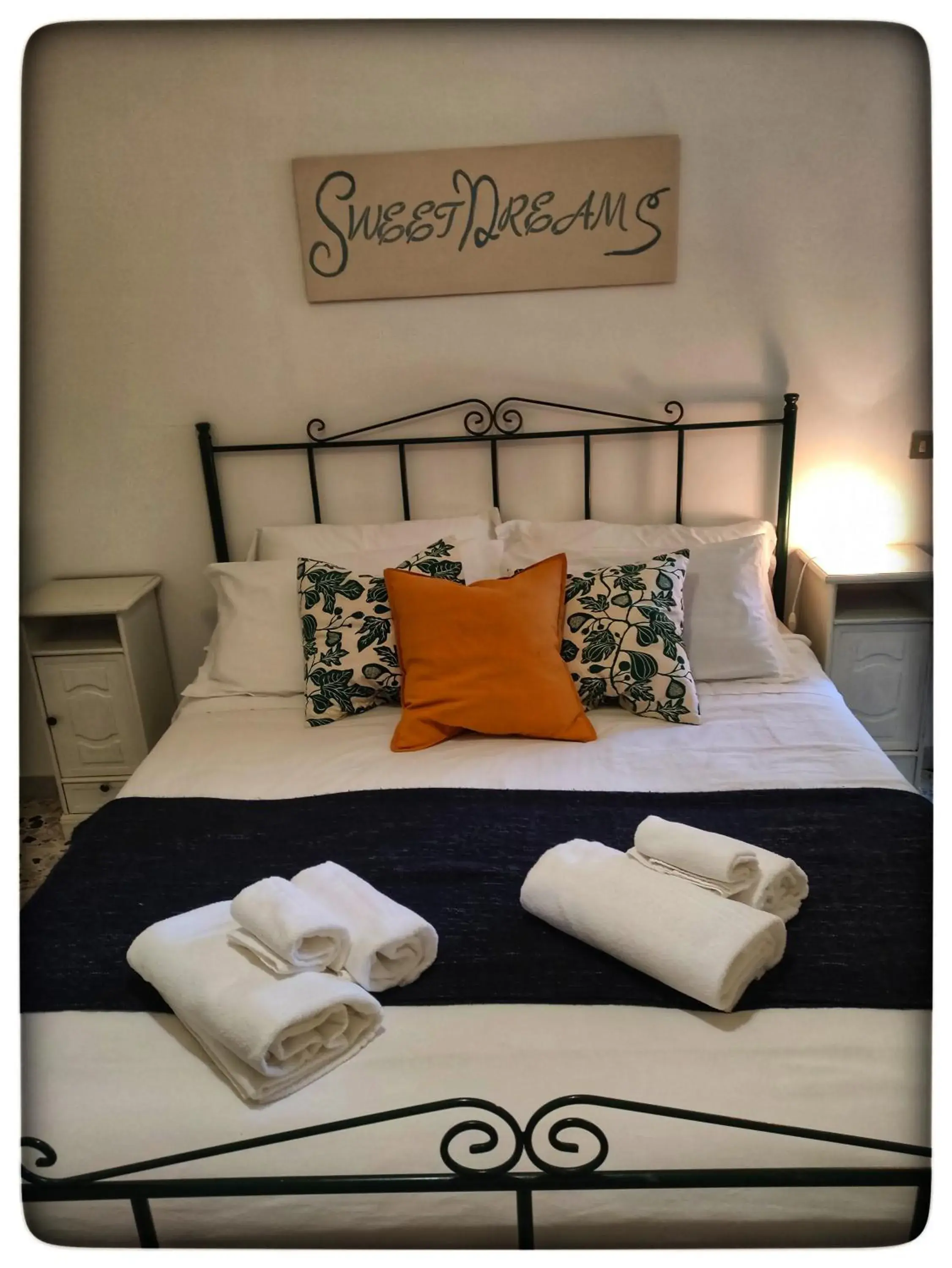 Double Room with Private Bathroom - single occupancy in B&B il Faso vicino Zoosafari di Fasano Double Room with Private Bathroom - single occupancy in B&B il Faso vicino Zoosafari di Fasano