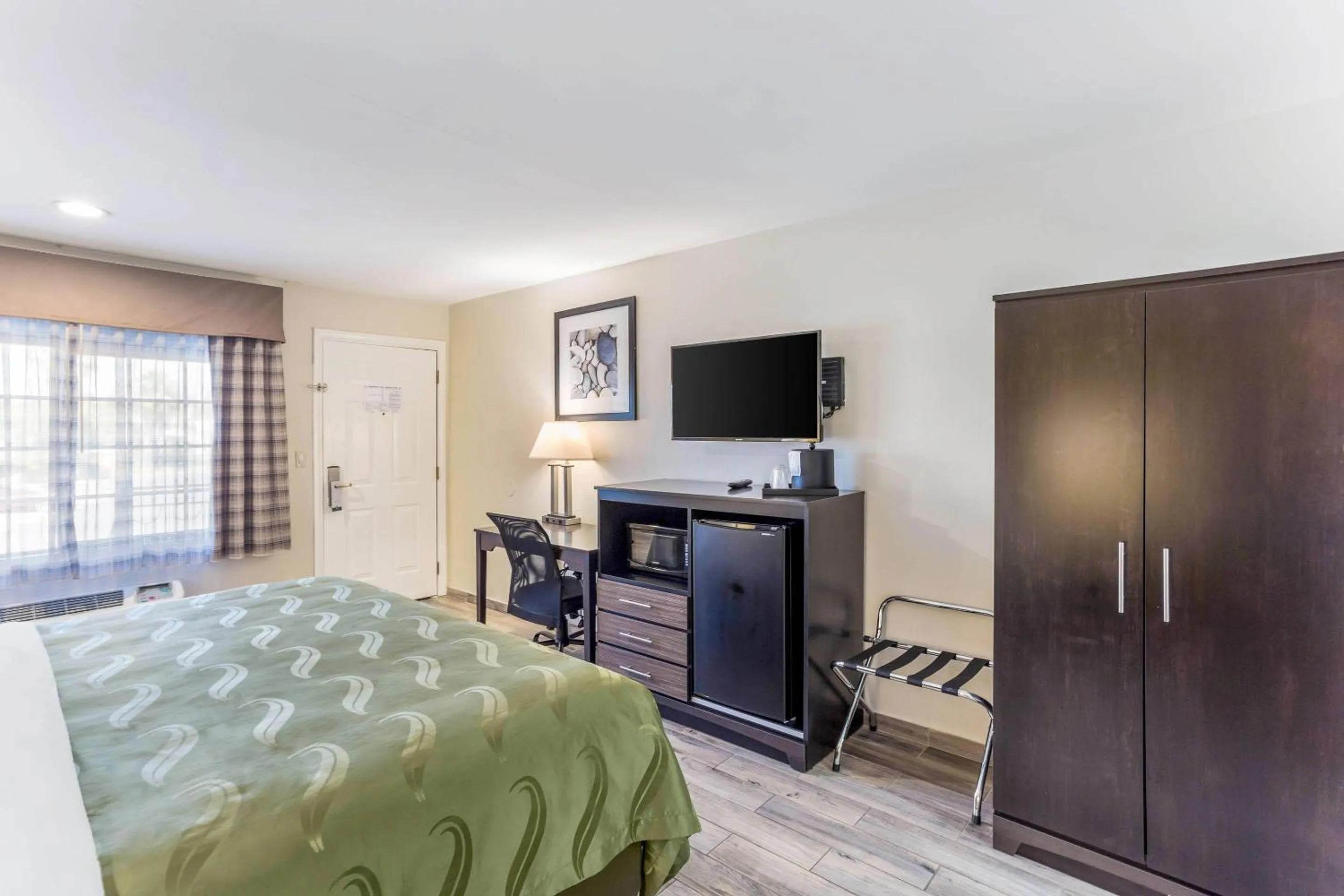 Bedroom, Bed in Quality Inn Escondido San Diego North County