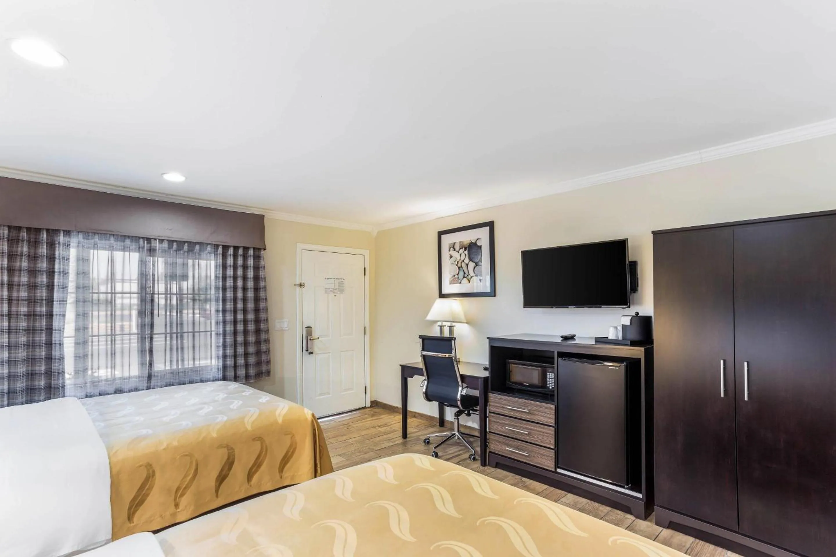 Bedroom, Bed in Quality Inn Escondido San Diego North County