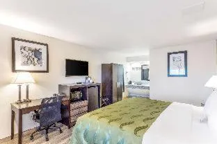 Bed in Quality Inn Escondido San Diego North County