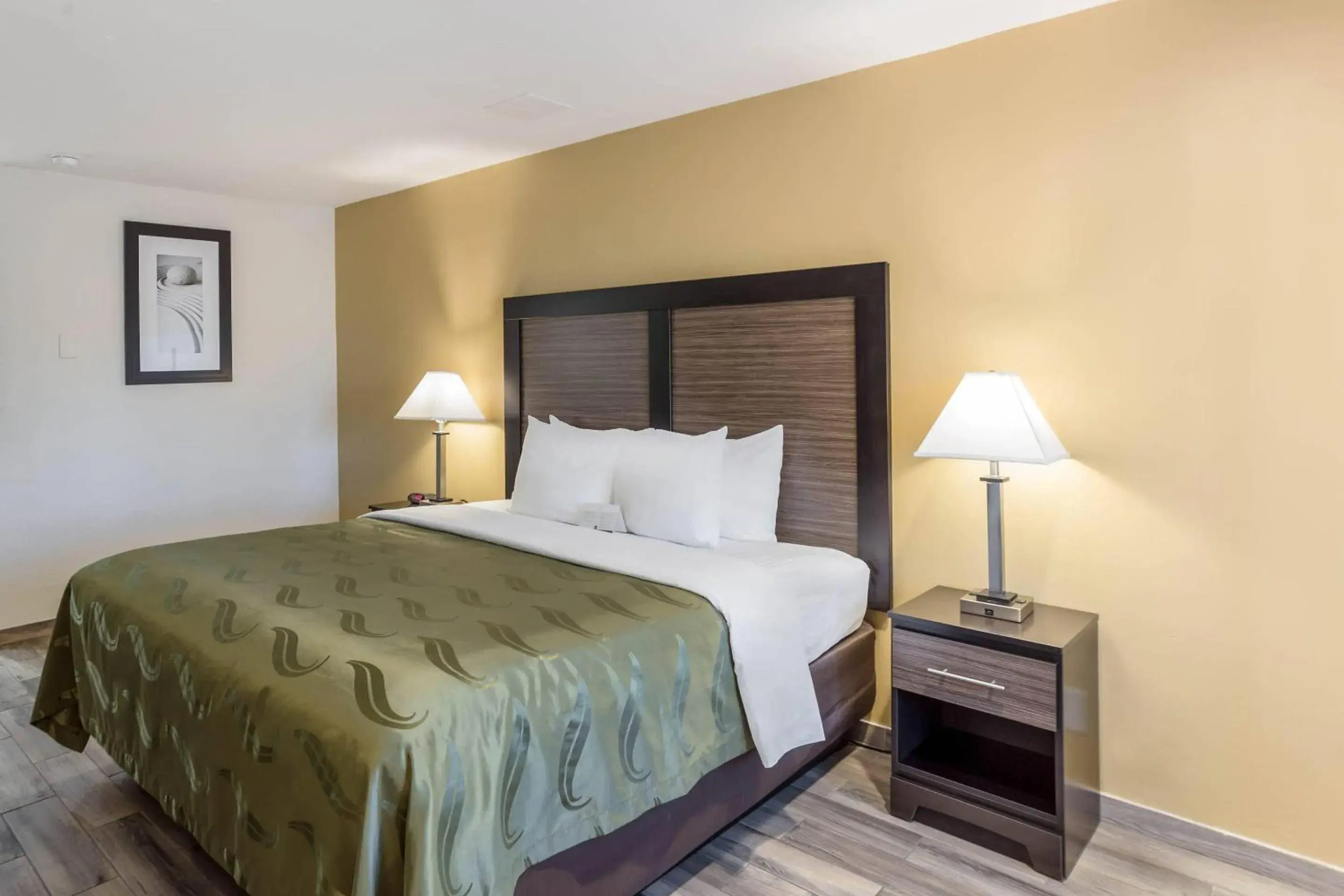 Bedroom, Bed in Quality Inn Escondido San Diego North County Bedroom, Bed in Quality Inn Escondido San Diego North County