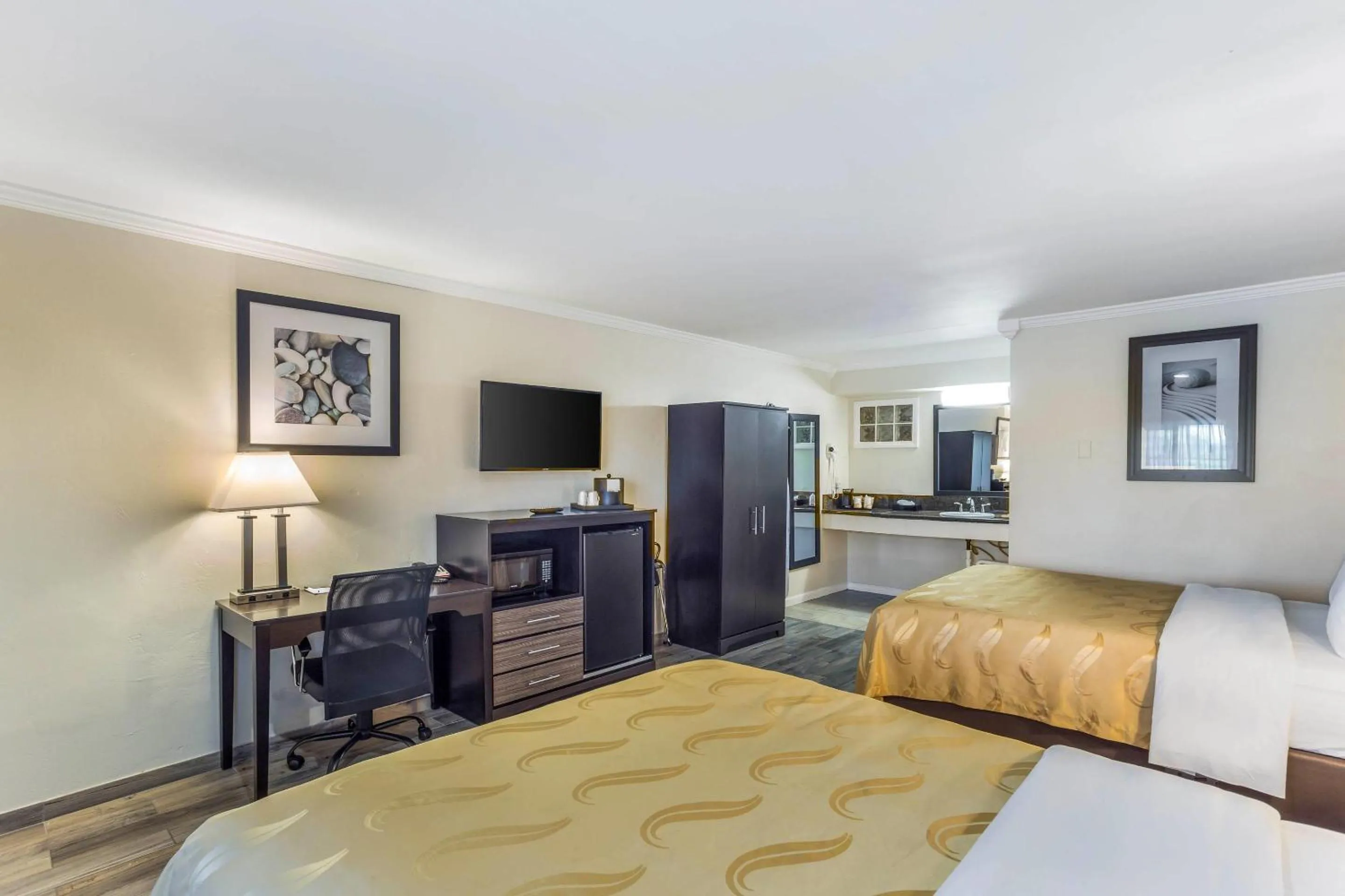 Bedroom, Bed in Quality Inn Escondido San Diego North County