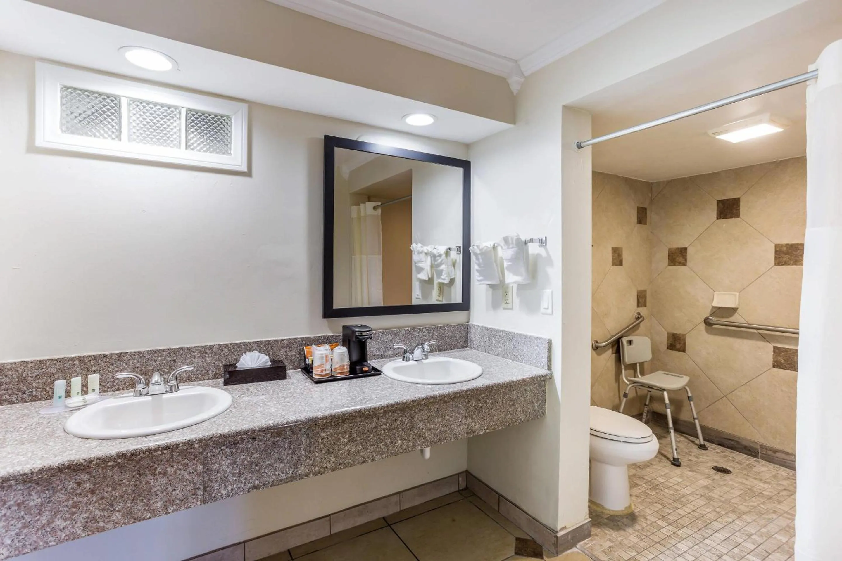 Bedroom in Quality Inn Escondido San Diego North County