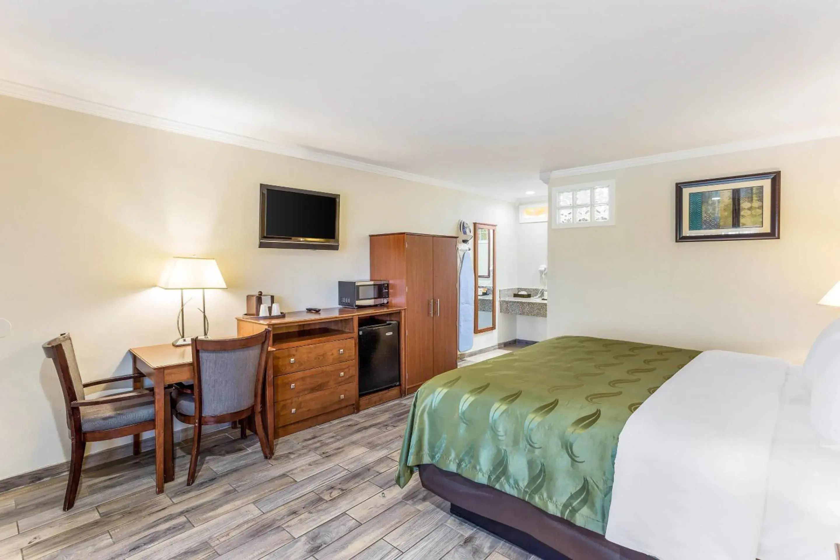 Bedroom, Bed in Quality Inn Escondido San Diego North County Bedroom, Bed in Quality Inn Escondido San Diego North County