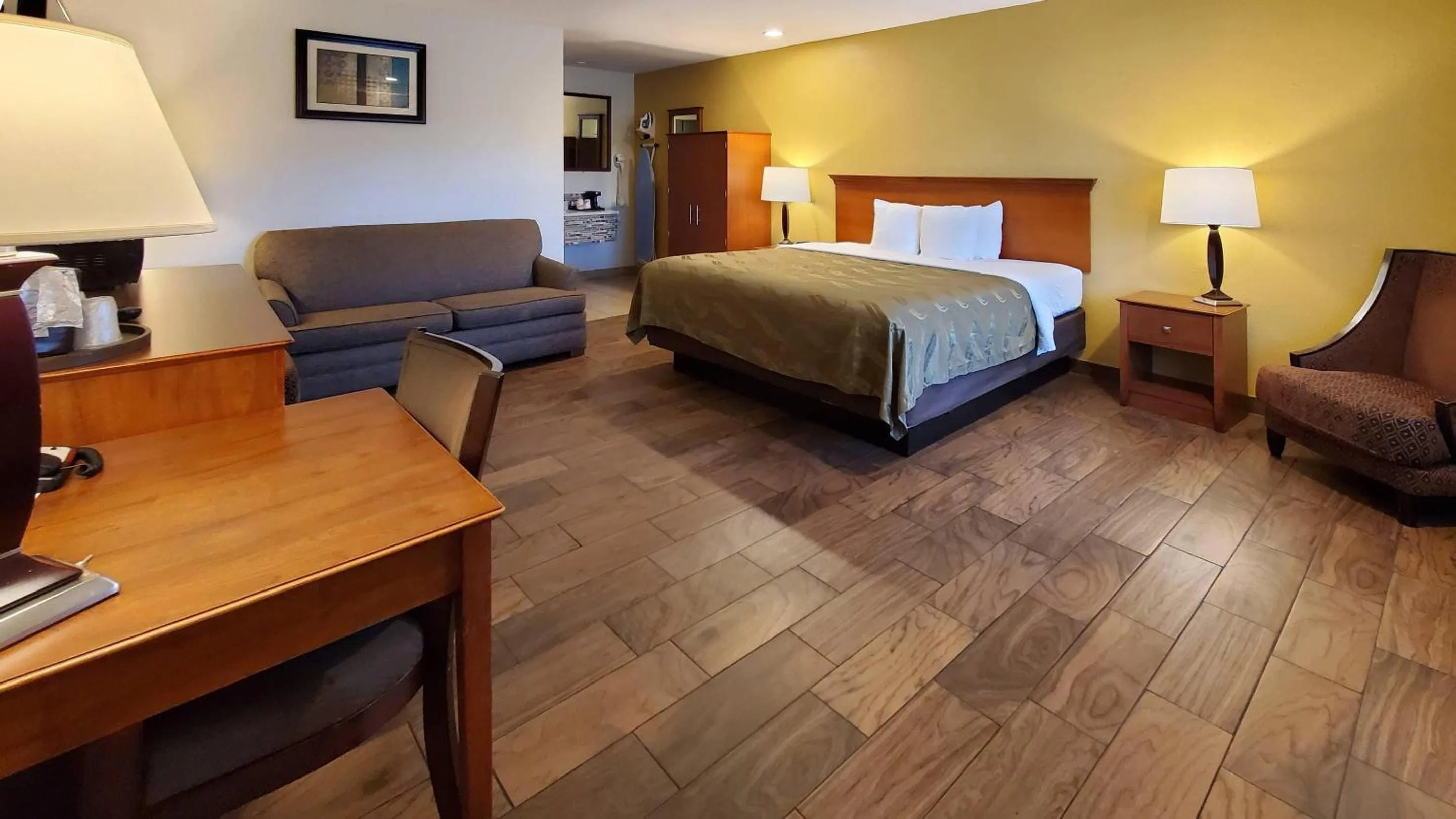 Bedroom, Bed in Quality Inn Escondido San Diego North County