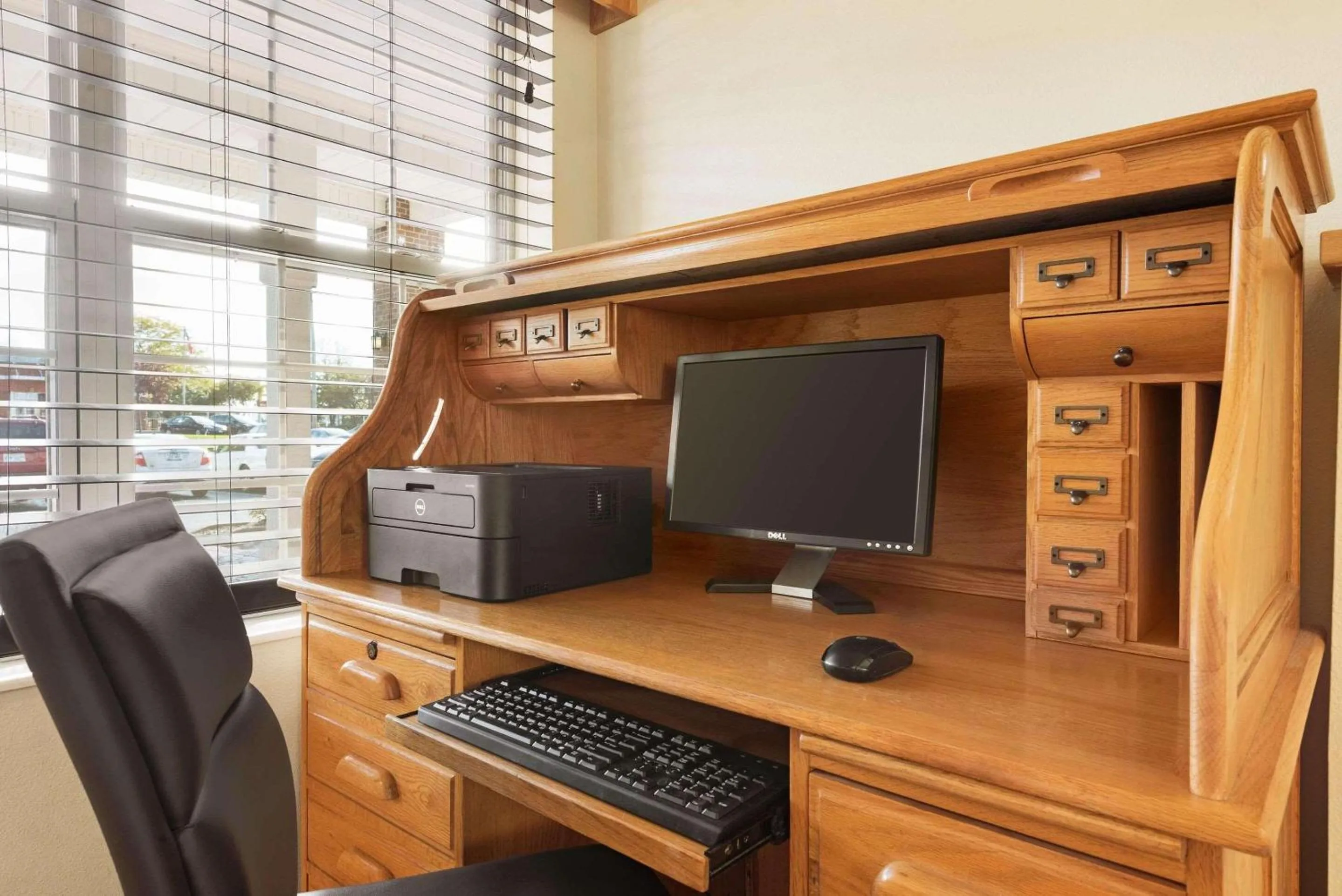 Business facilities in Country Inn & Suites by Radisson, Milwaukee Airport, WI