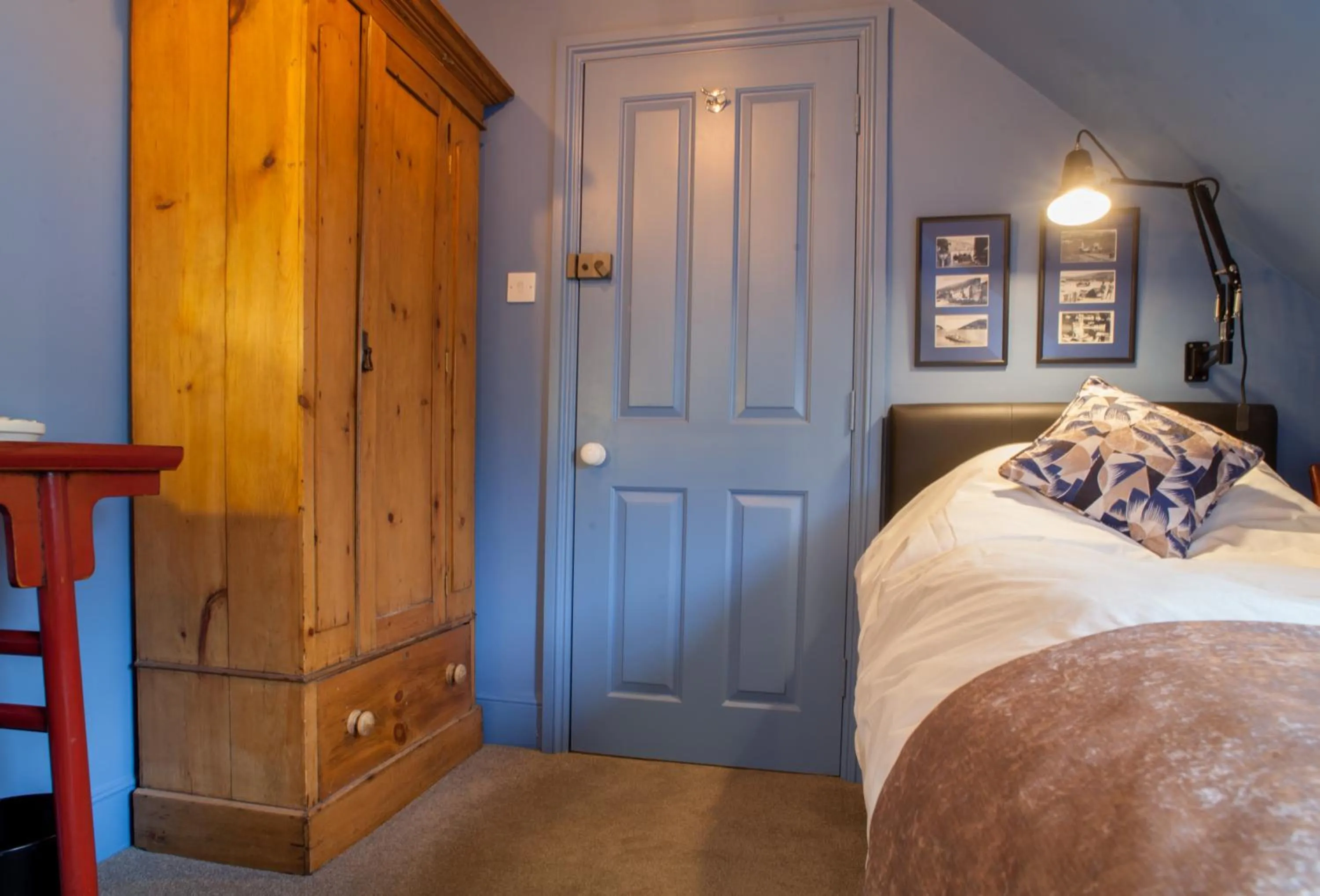 Bedroom, Bed in Hill View House