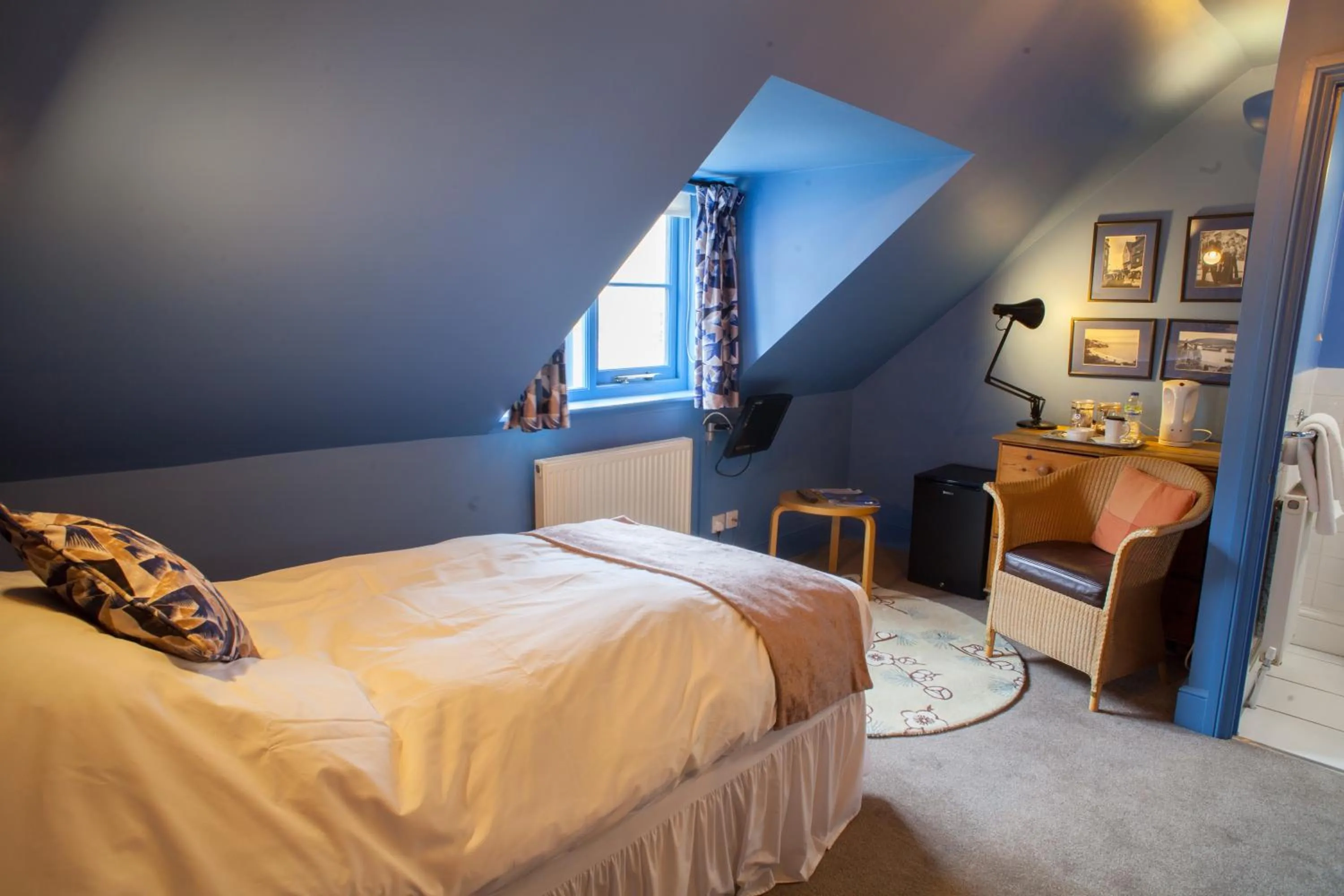 Bedroom, Bed in Hill View House