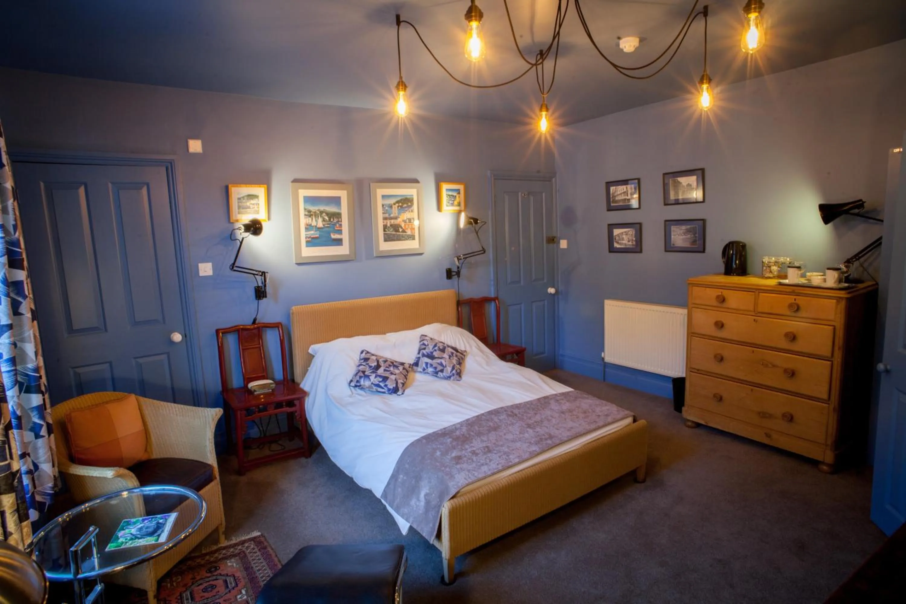 Bedroom, Bed in Hill View House
