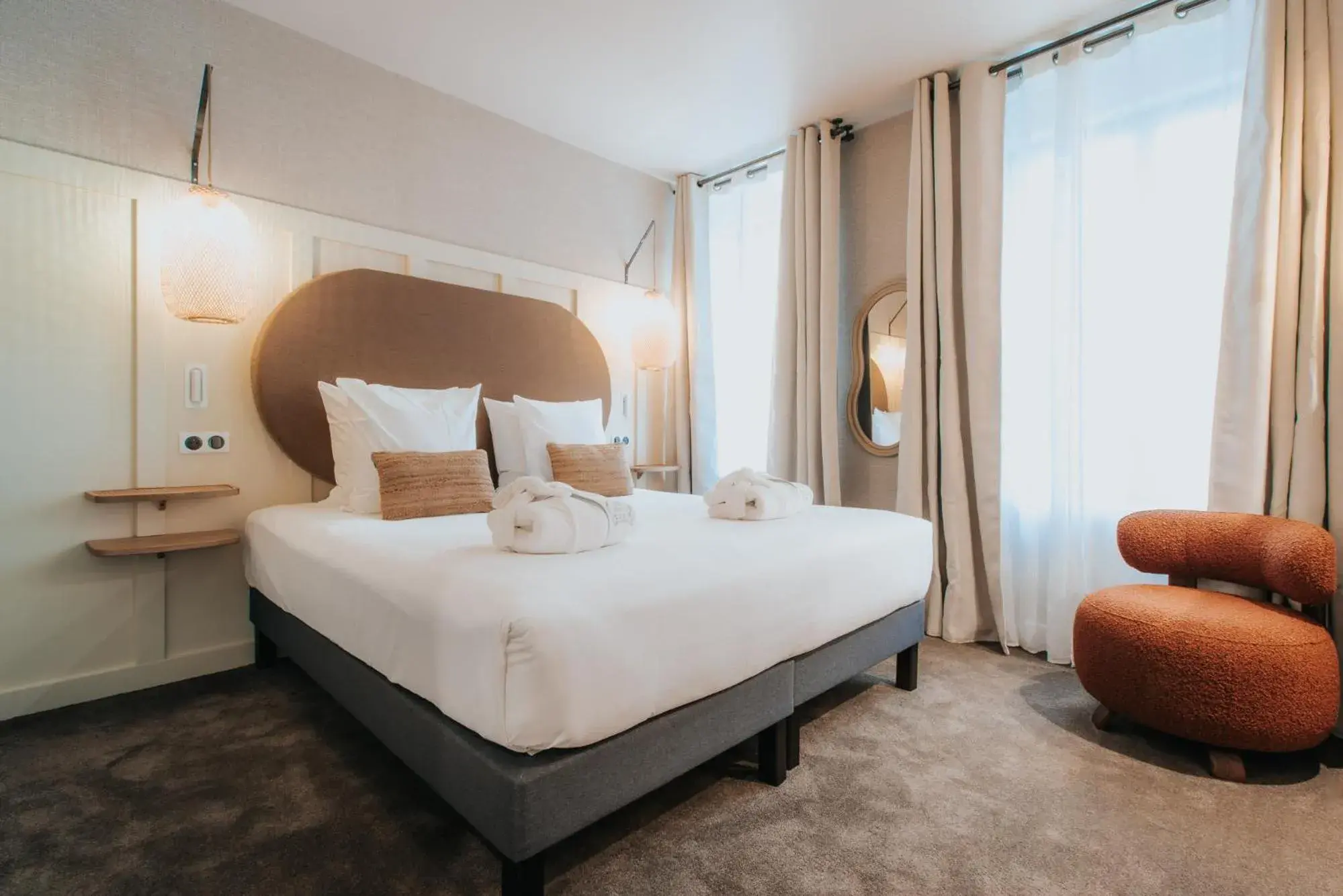 Property building, Bed in Hôtel Henry II Beaune Centre Property building, Bed in Hôtel Henry II Beaune Centre