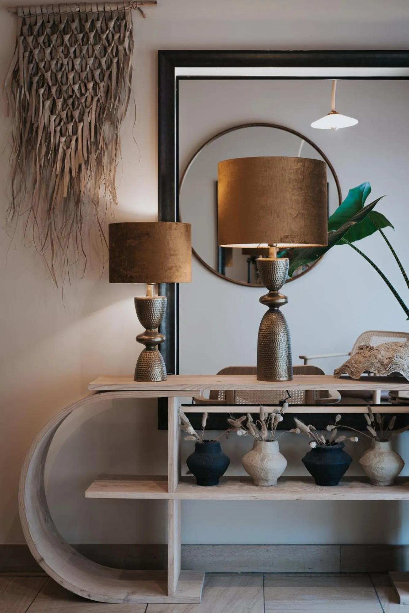 Lobby or reception in Hôtel Henry II Beaune Centre