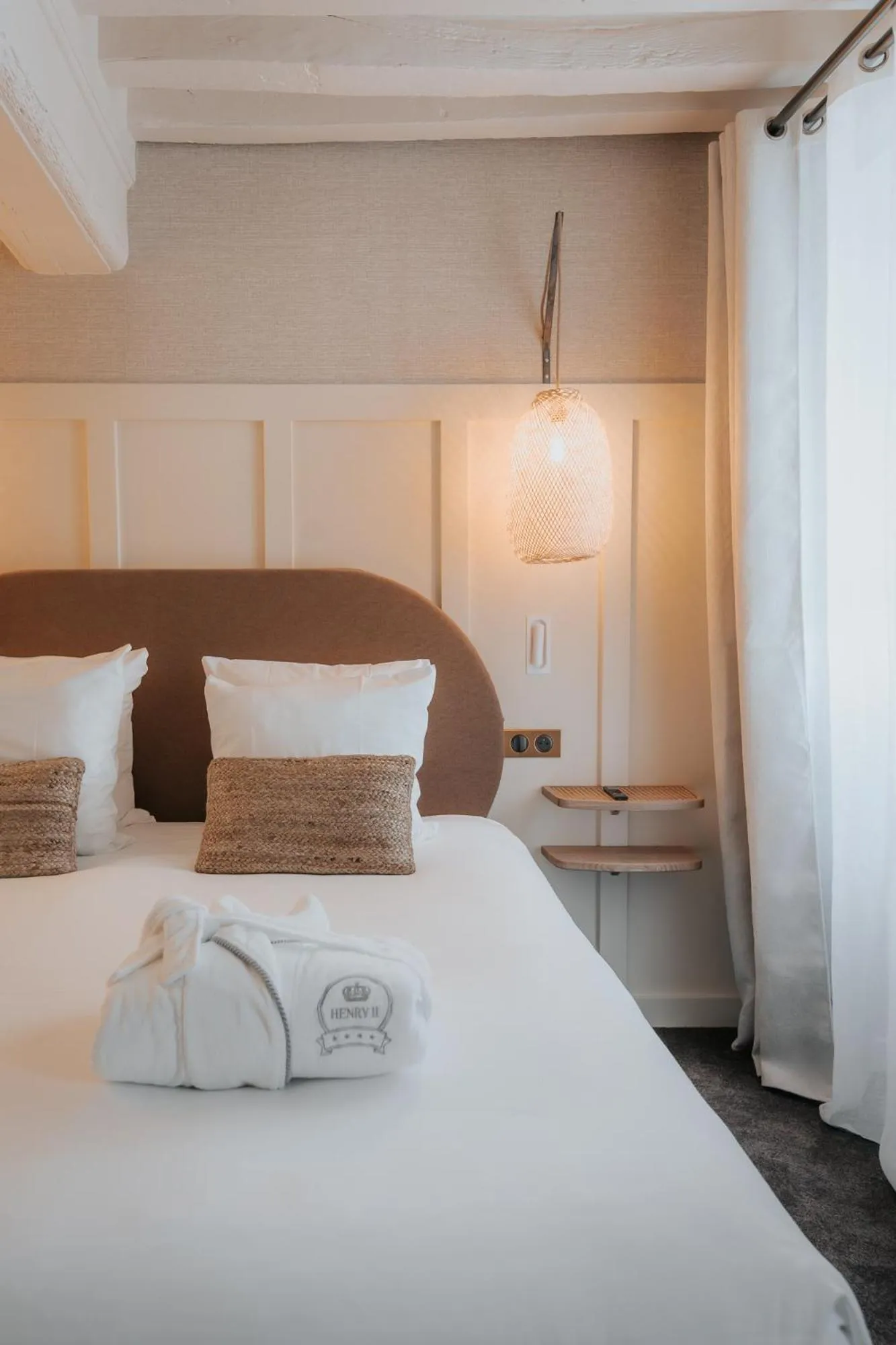 Bedroom, Bed in Hôtel Henry II Beaune Centre