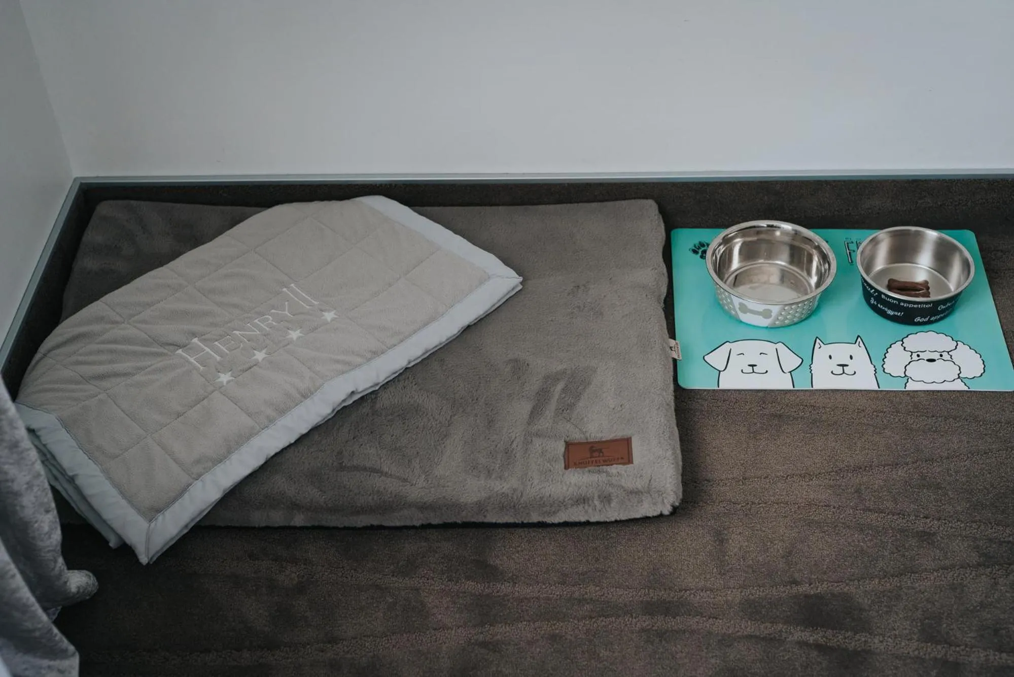 Bedroom, Bed in Hôtel Henry II Beaune Centre