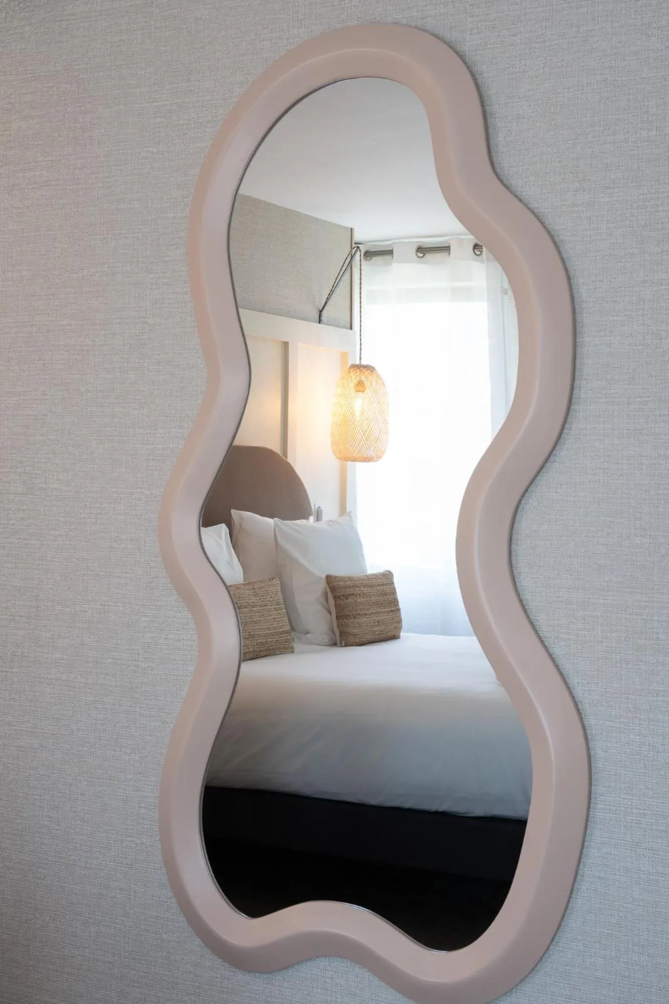 Photo of the whole room, Bed in Hôtel Henry II Beaune Centre