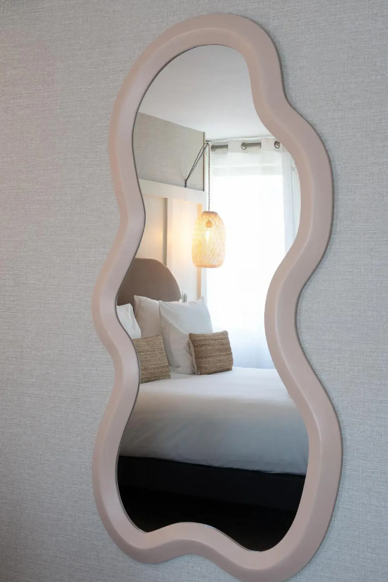 Photo of the whole room, Bed in Hôtel Henry II Beaune Centre Photo of the whole room, Bed in Hôtel Henry II Beaune Centre