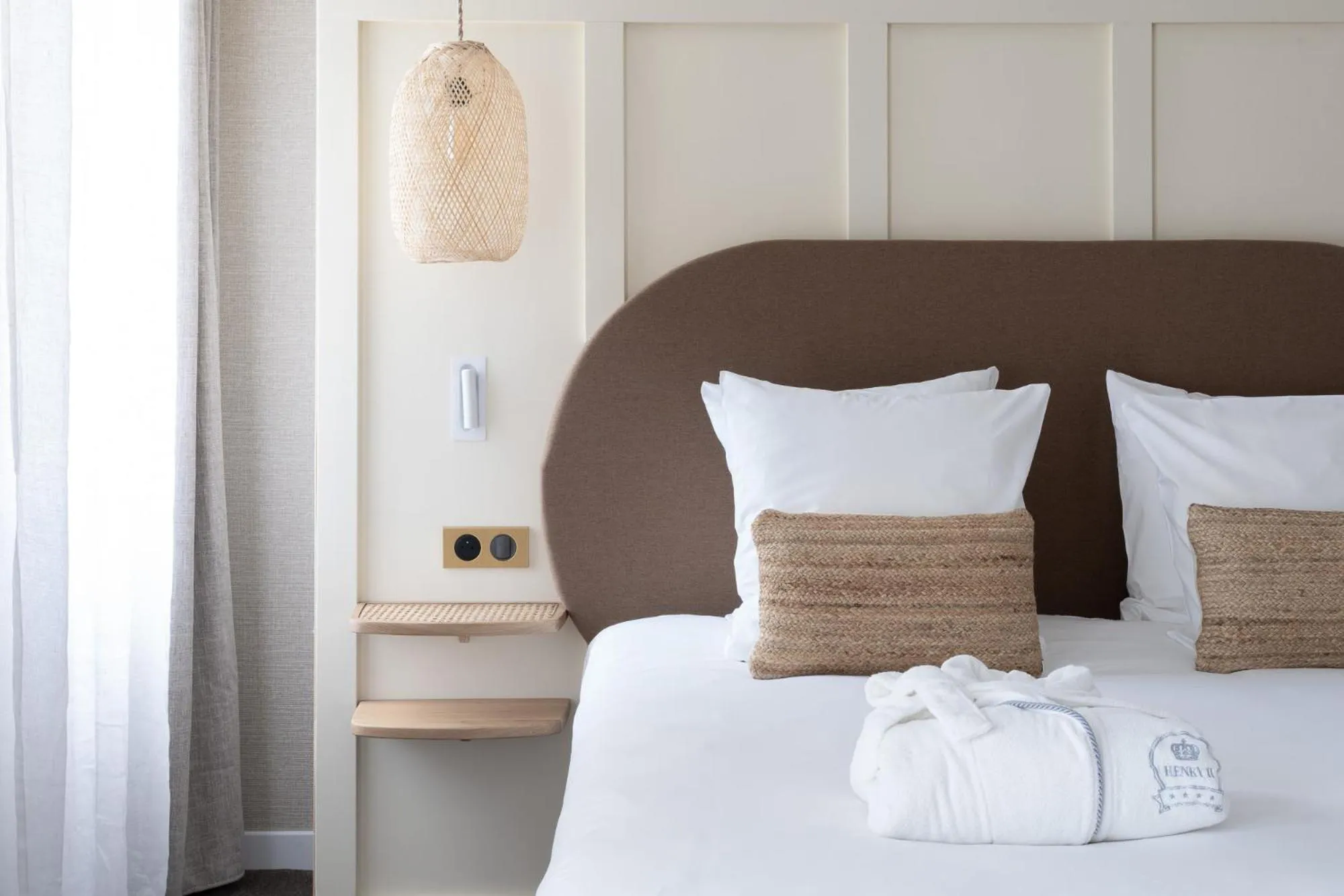 Bedroom, Bed in Hôtel Henry II Beaune Centre