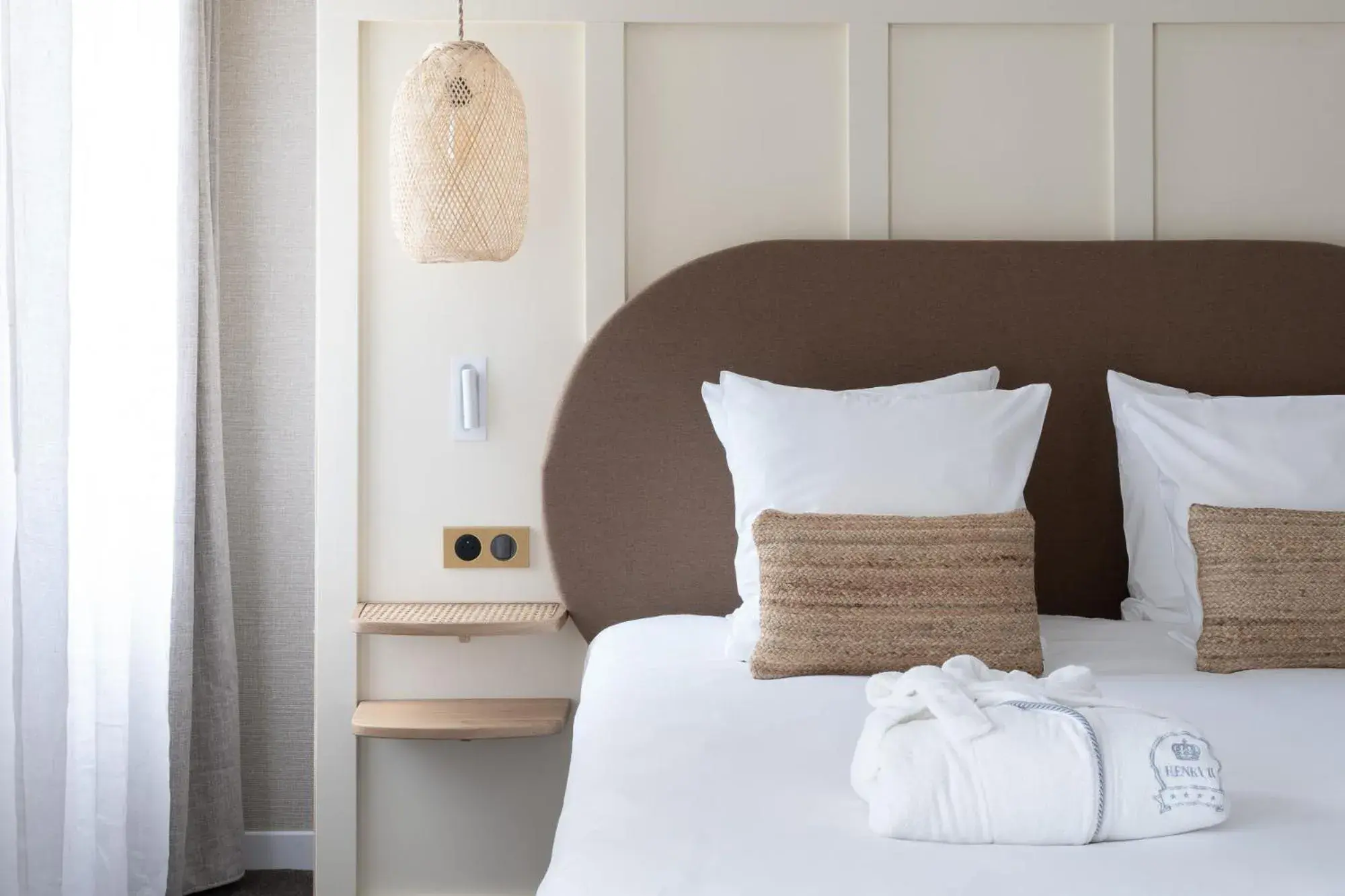 Bedroom, Bed in Hôtel Henry II Beaune Centre Bedroom, Bed in Hôtel Henry II Beaune Centre