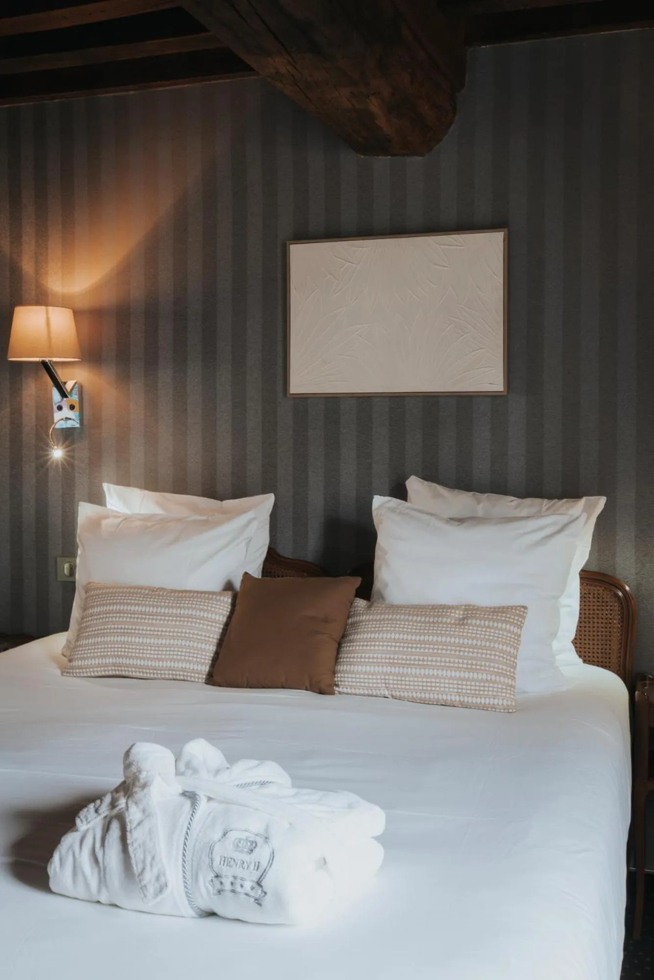 Bedroom, Bed in Hôtel Henry II Beaune Centre