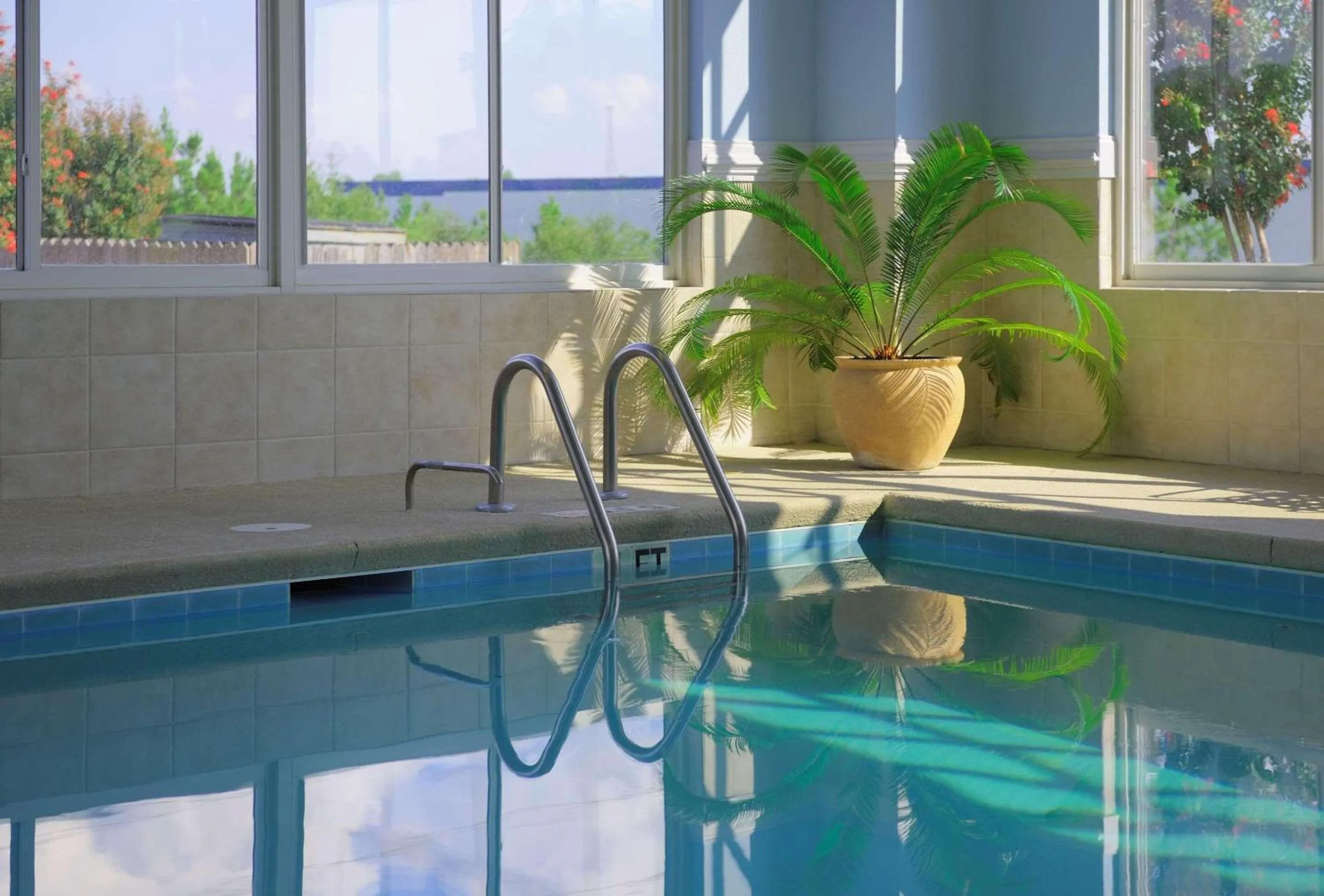 Swimming pool in Inn at Orangeburg