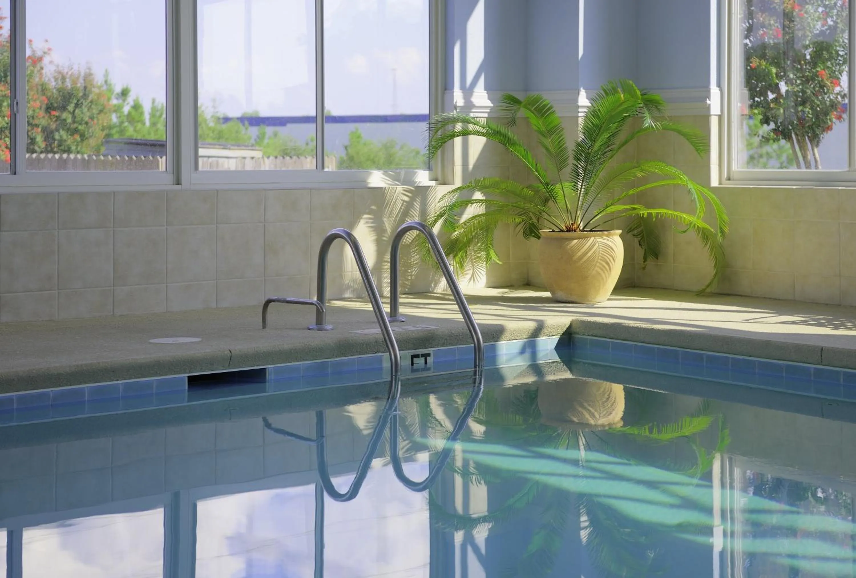 Swimming pool in Inn at Orangeburg