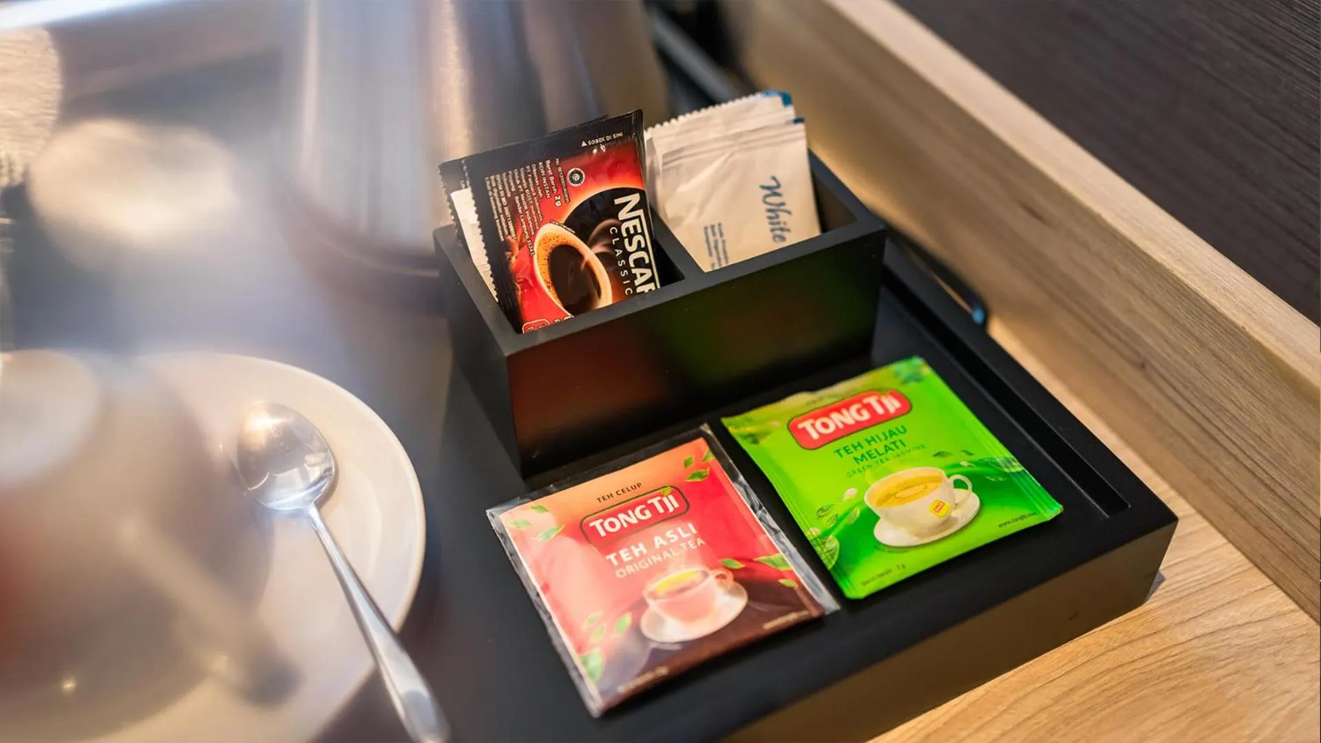 Coffee/tea facilities in Hotel Des Indes Menteng