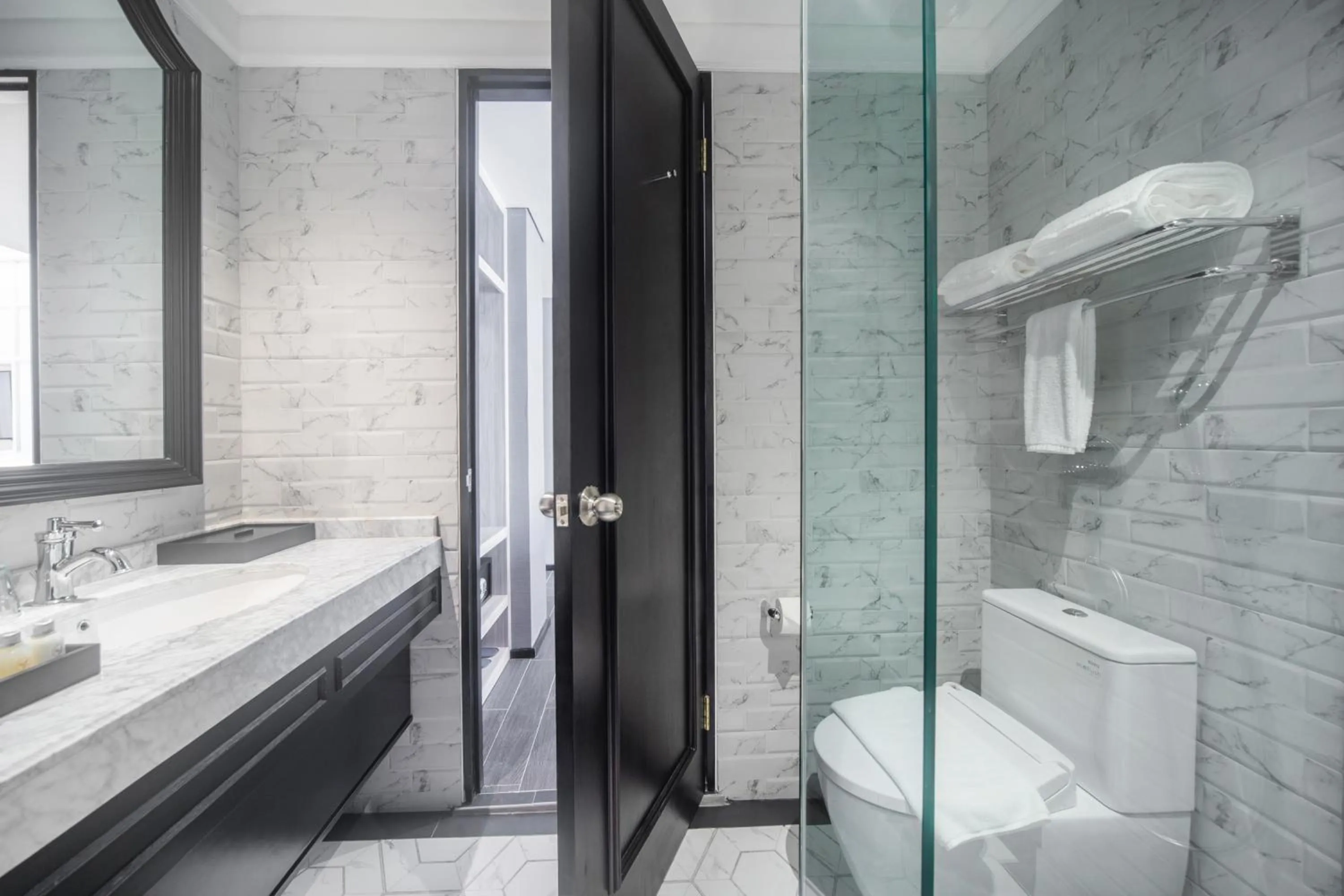 Bathroom in Hotel Des Indes Menteng