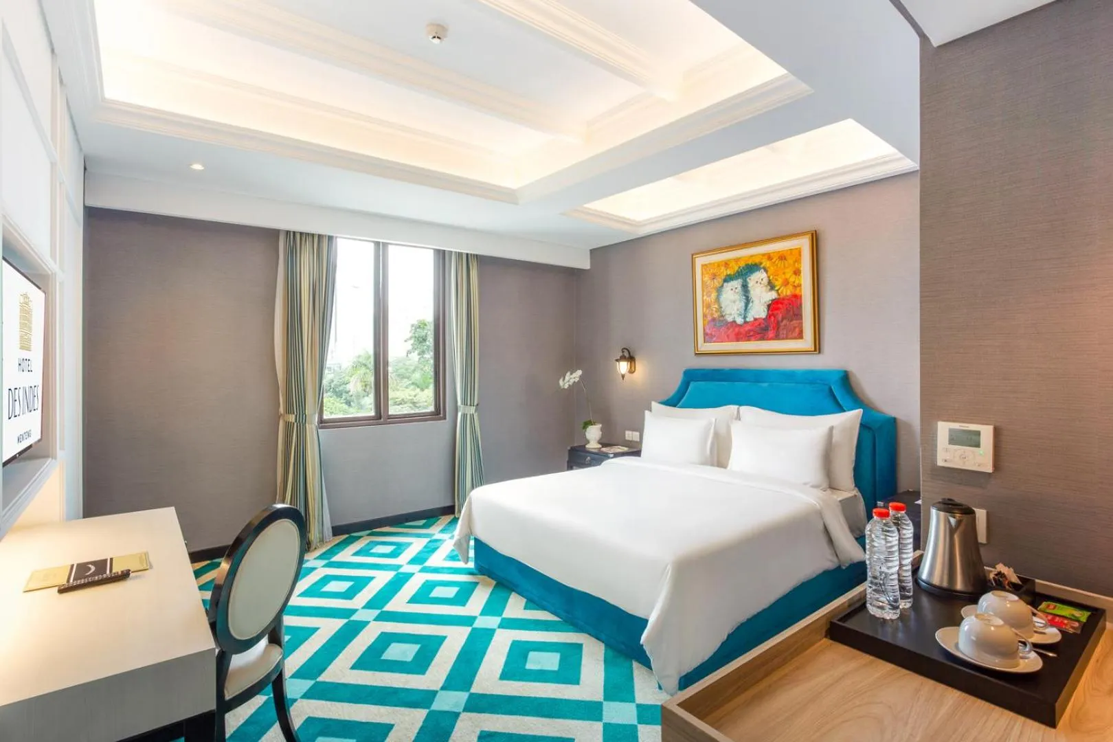 Photo of the whole room, Bed in Hotel Des Indes Menteng