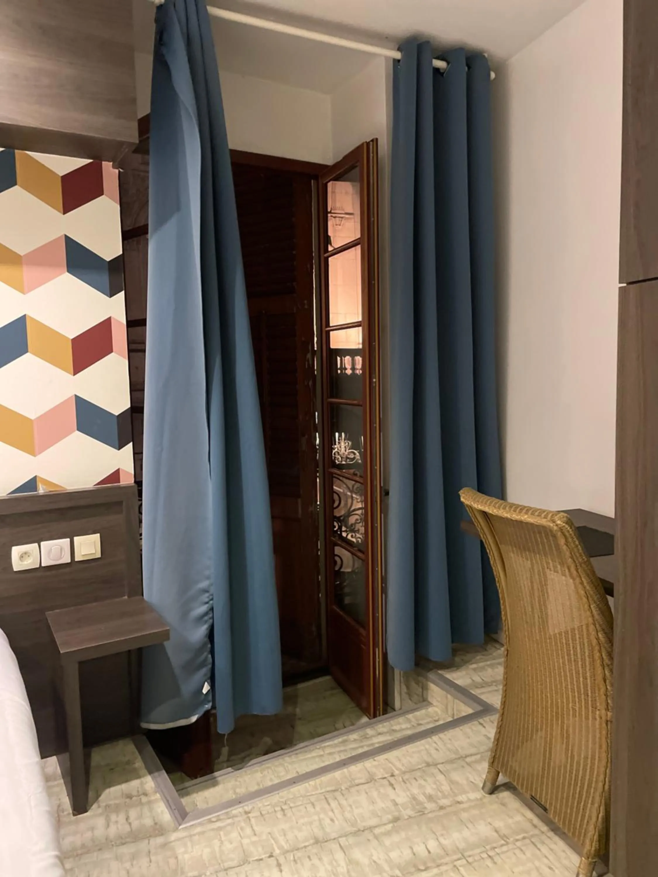 Photo of the whole room, Bed in Théâtre Hôtel Chambéry