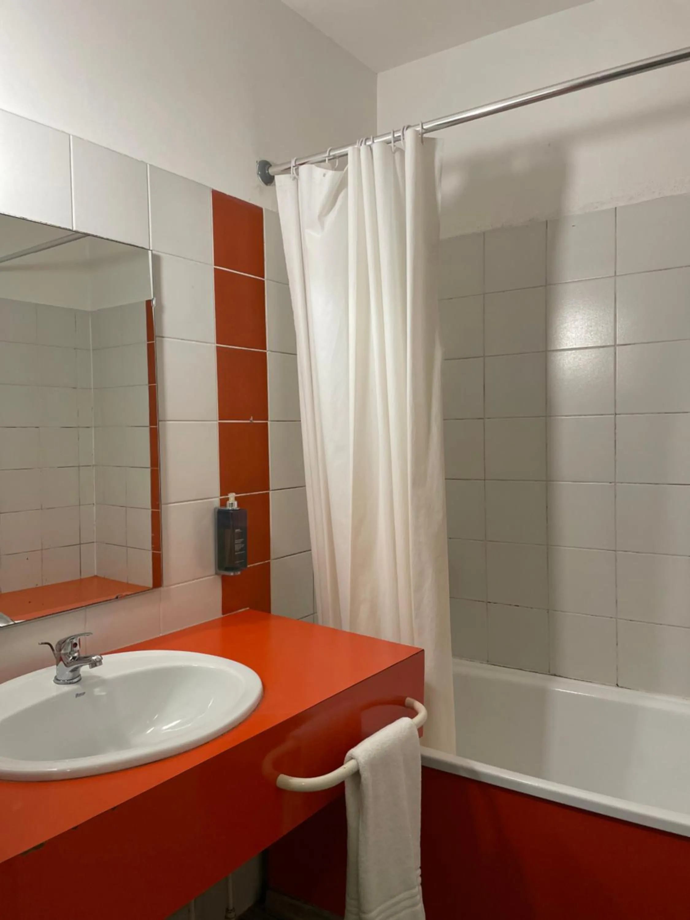 Bathroom in Théâtre Hôtel Chambéry