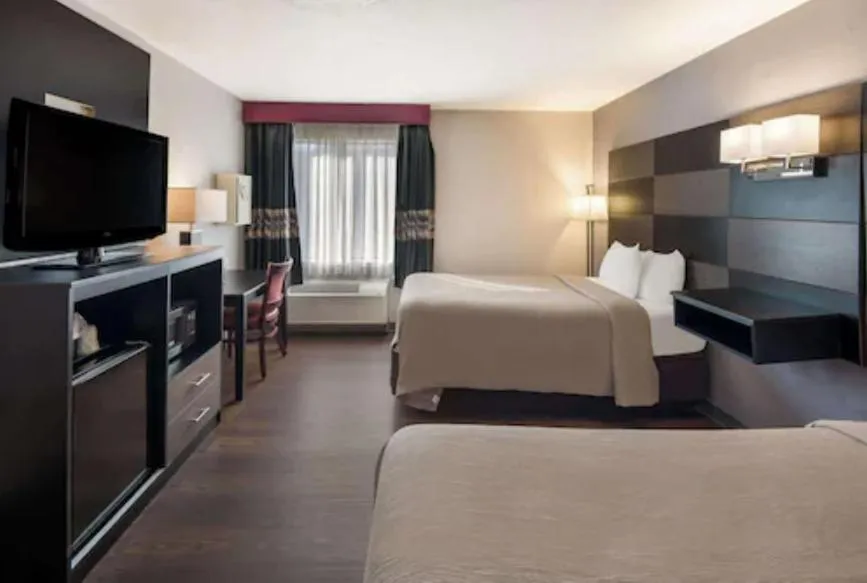 Bed in Quality Inn & Suites Cincinnati I-275