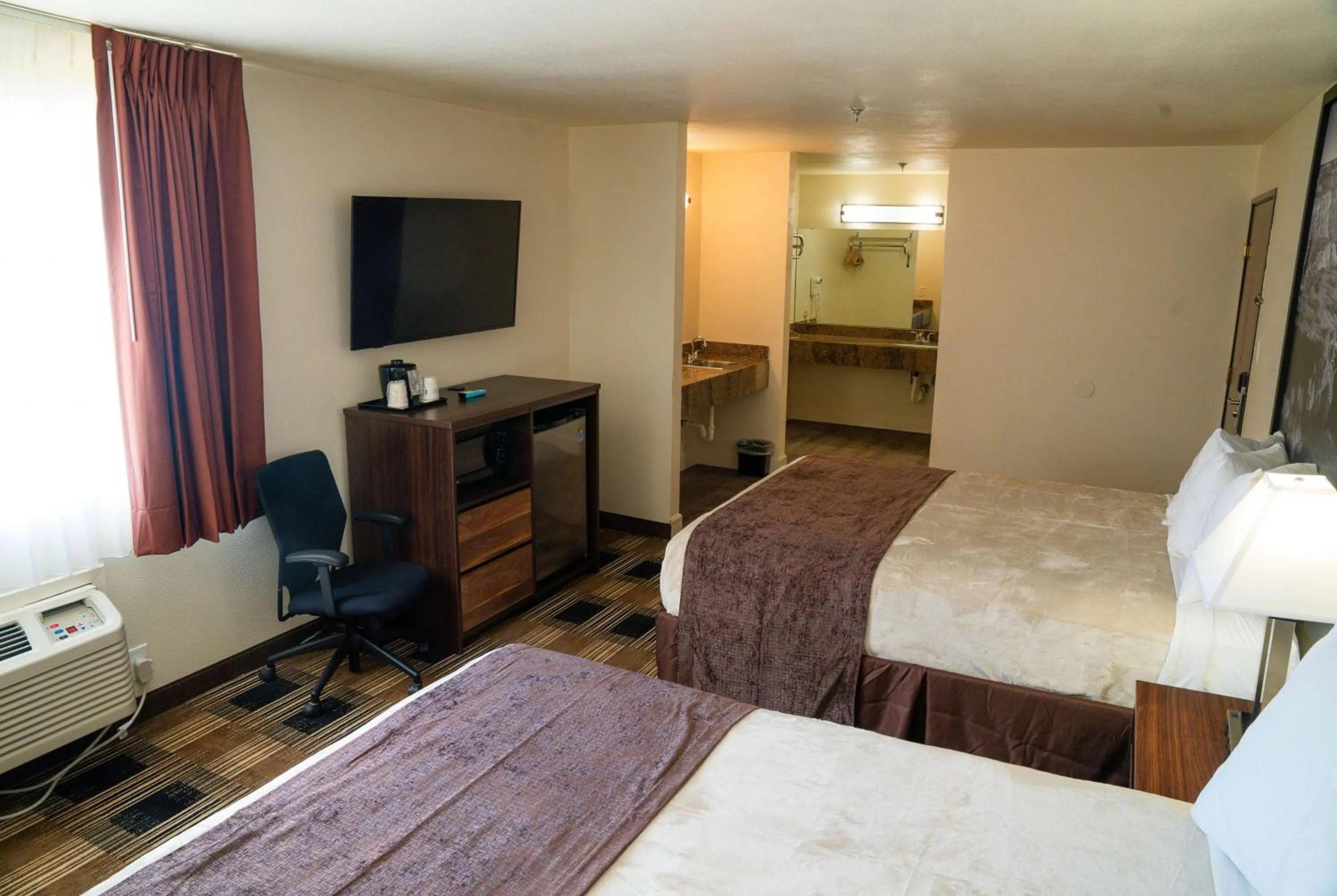 Photo of the whole room, Bed in Super 8 by Wyndham Yuma