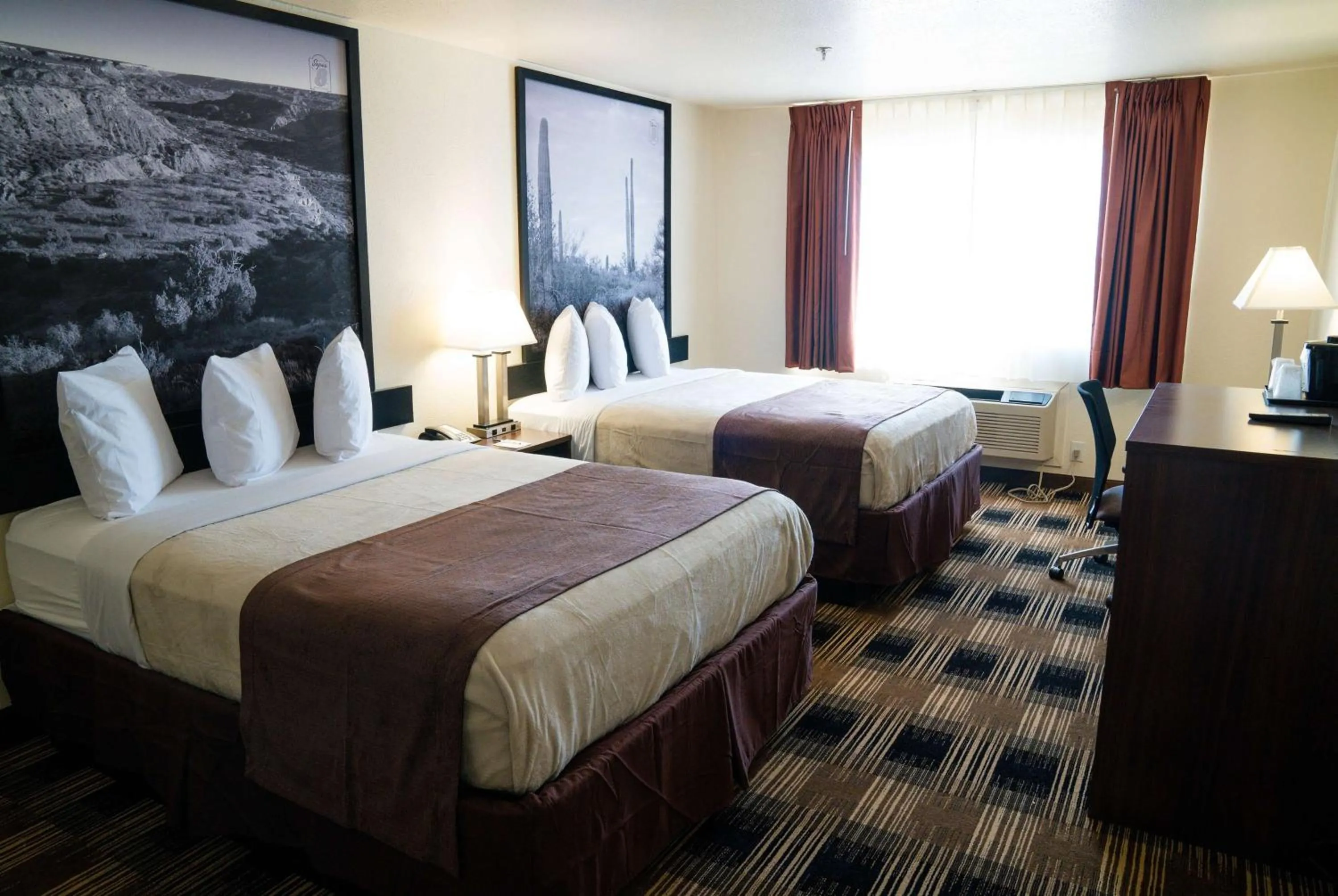 Photo of the whole room, Bed in Super 8 by Wyndham Yuma