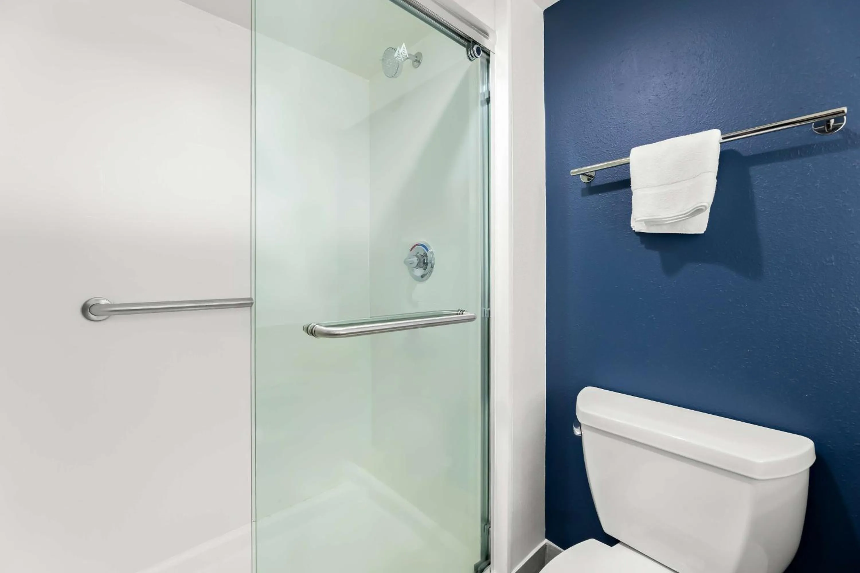 Bathroom in Wingate by Wyndham Tupelo