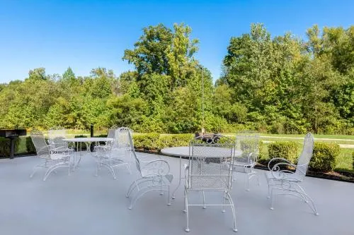 Spark By Hilton Tupelo