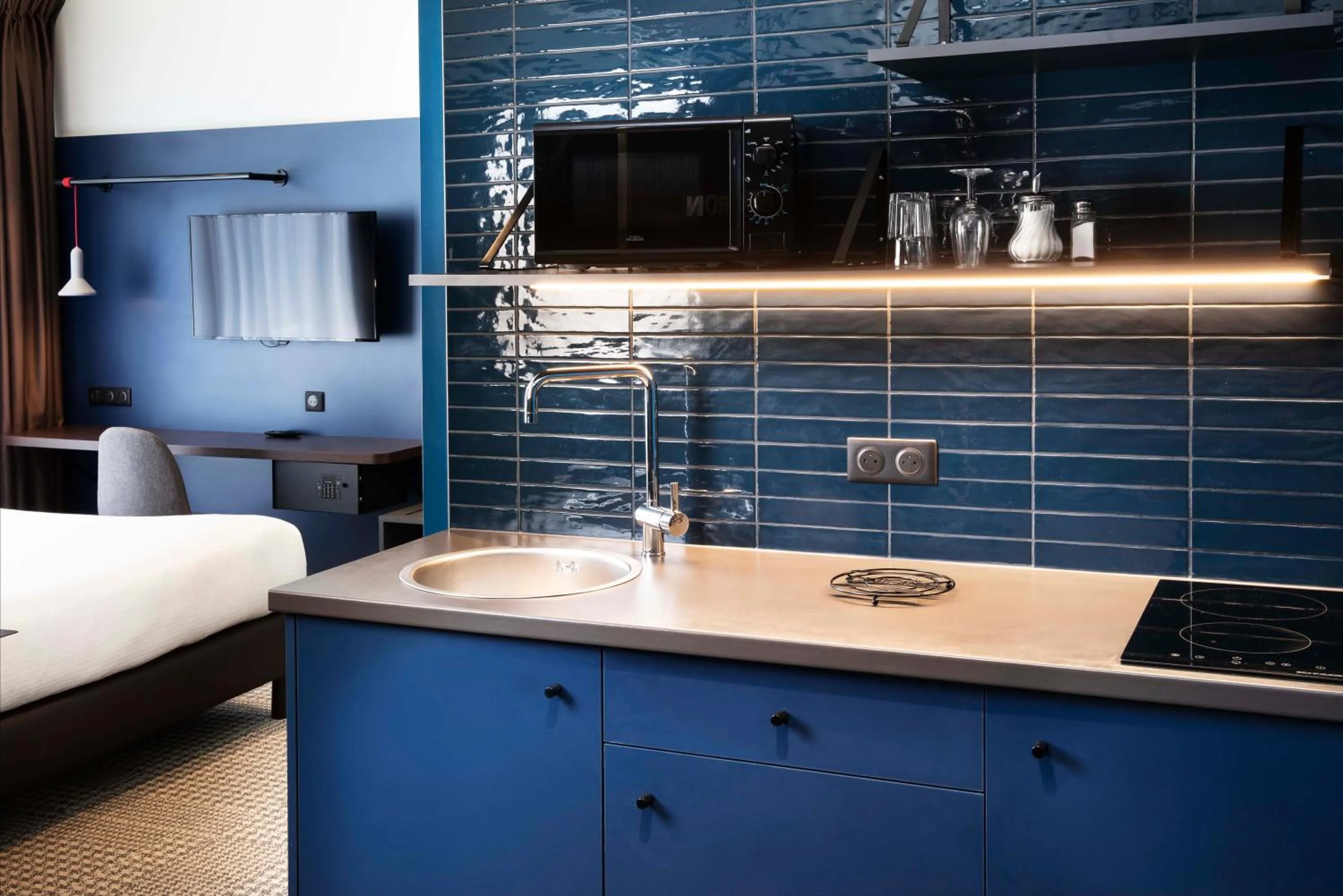 Kitchen or kitchenette in Hotel Le Bugatti