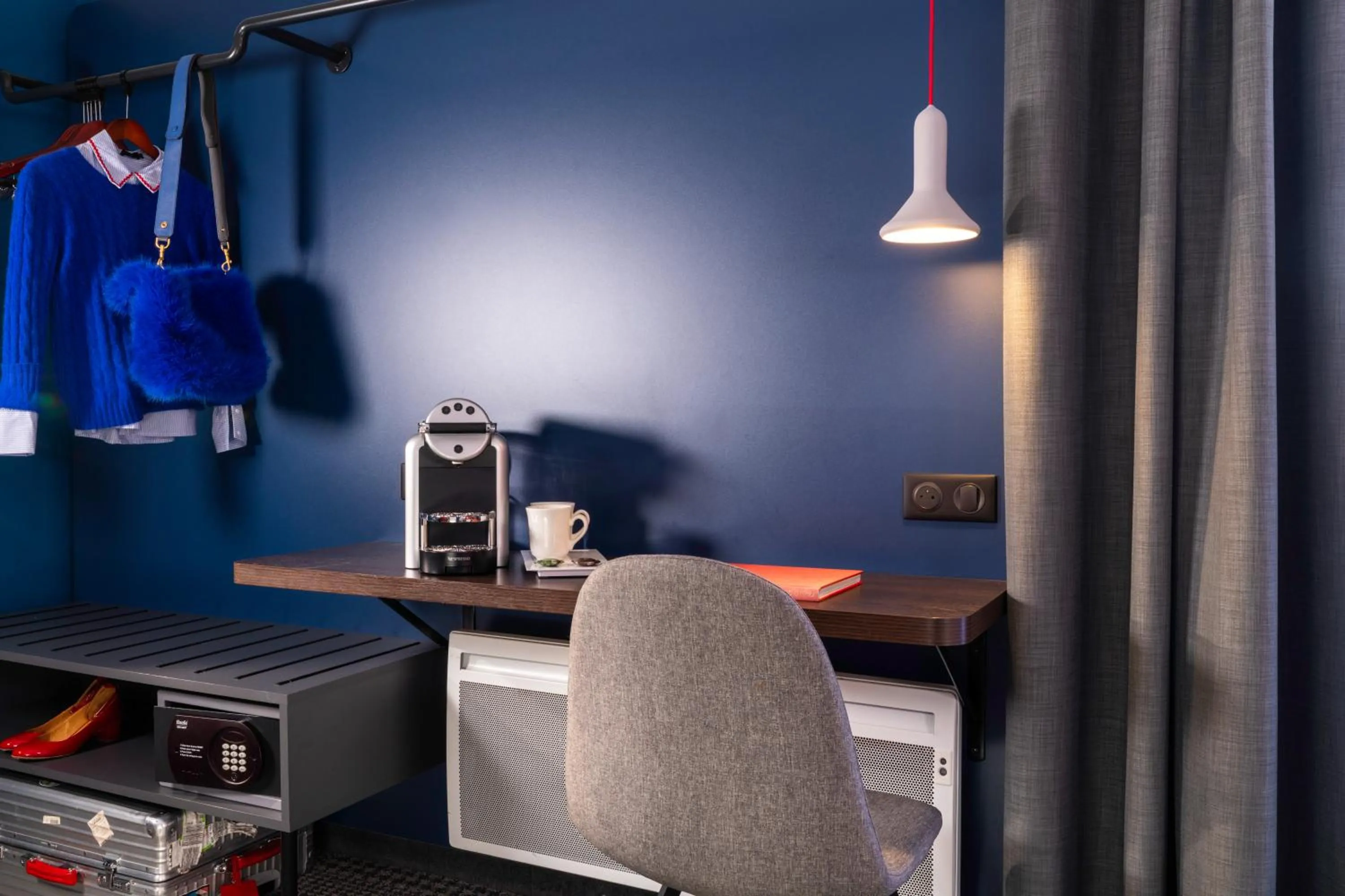 Seating area in Hotel Le Bugatti