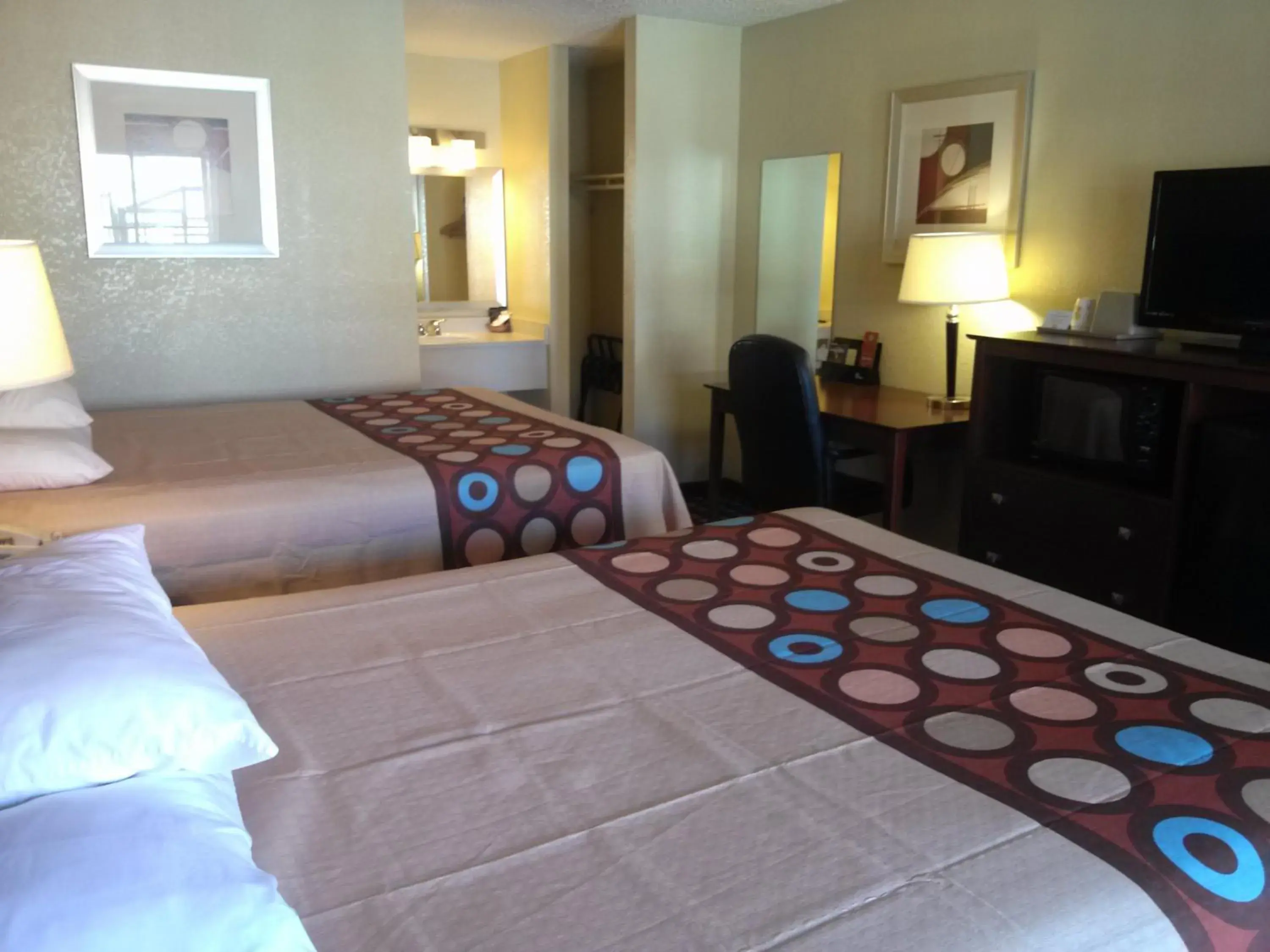 Living room, Bed in Super 8 by Wyndham Kerrville TX Living room, Bed in Super 8 by Wyndham Kerrville TX