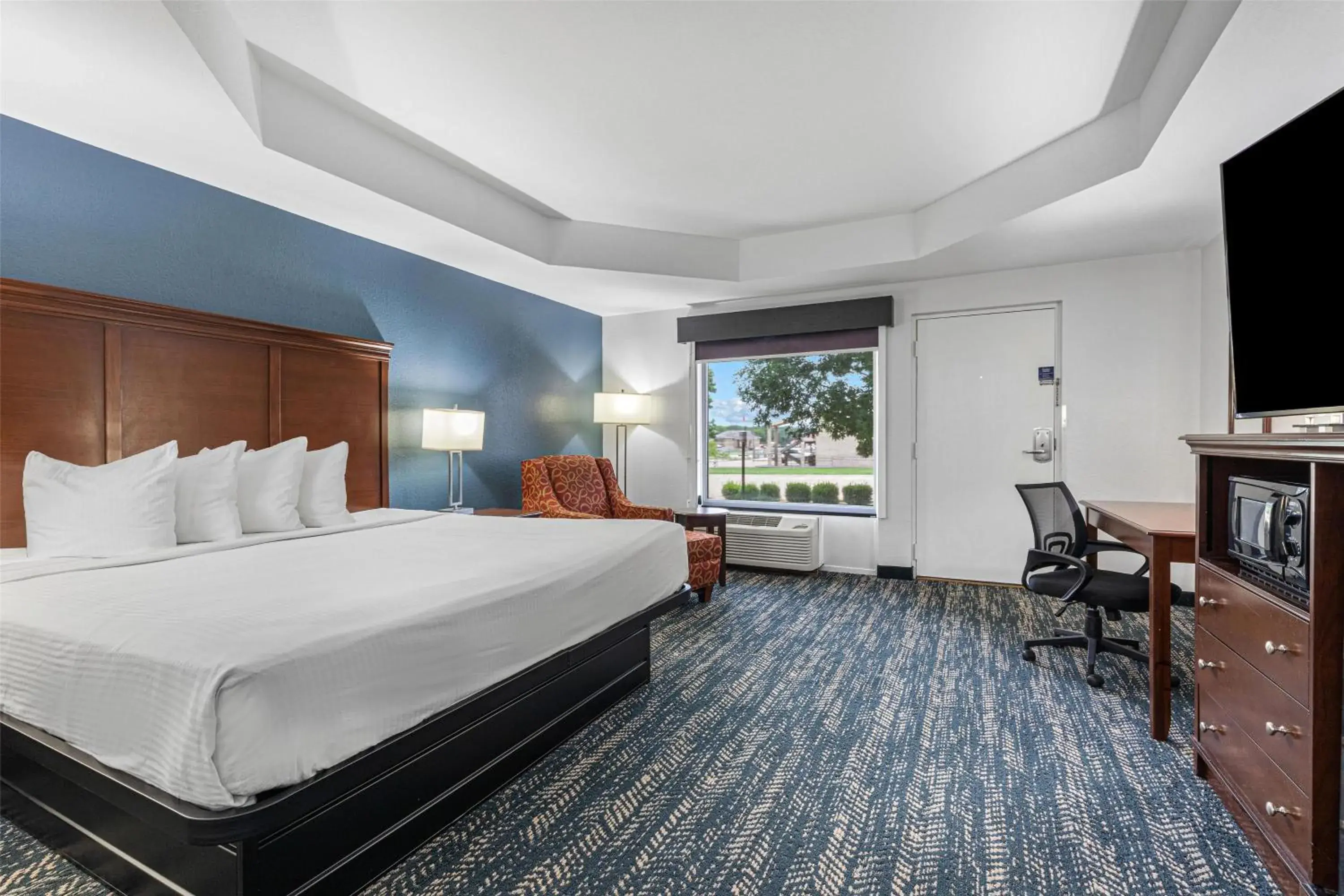 Standard King Room - Non-Smoking in Best Western Canton Inn Standard King Room - Non-Smoking in Best Western Canton Inn