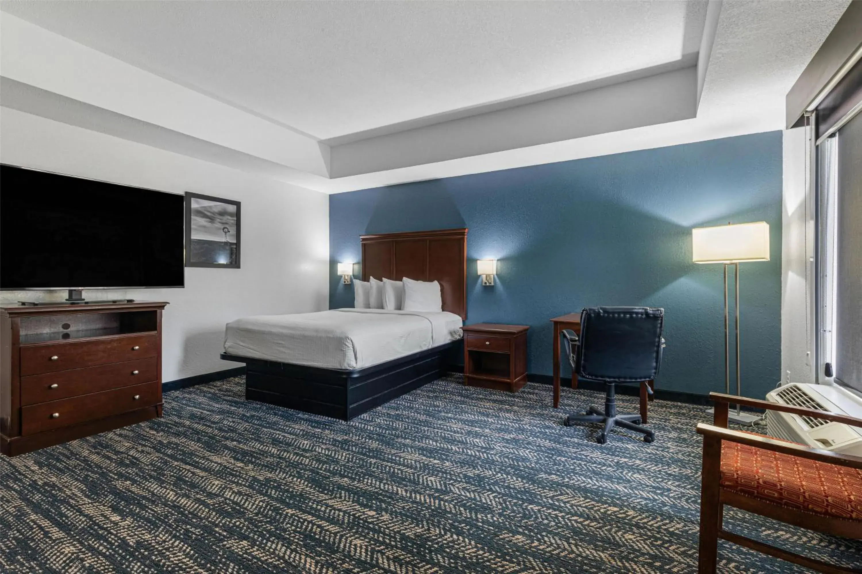 Queen Room with Three Queen Beds and Mobility Accessible Roll-In Shower in Best Western Canton Inn Queen Room with Three Queen Beds and Mobility Accessible Roll-In Shower in Best Western Canton Inn