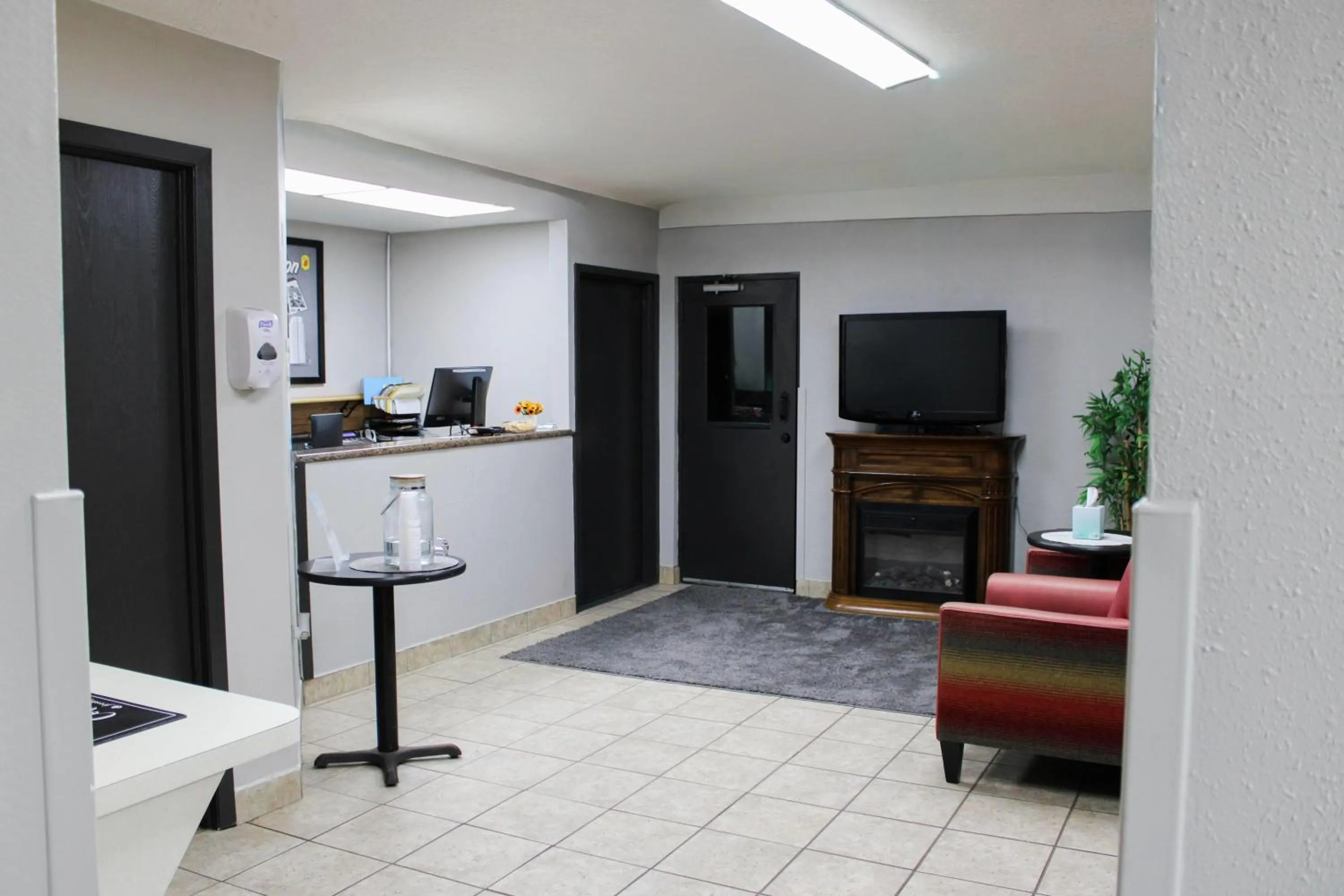 Lobby or reception in Super 8 by Wyndham Williston ND