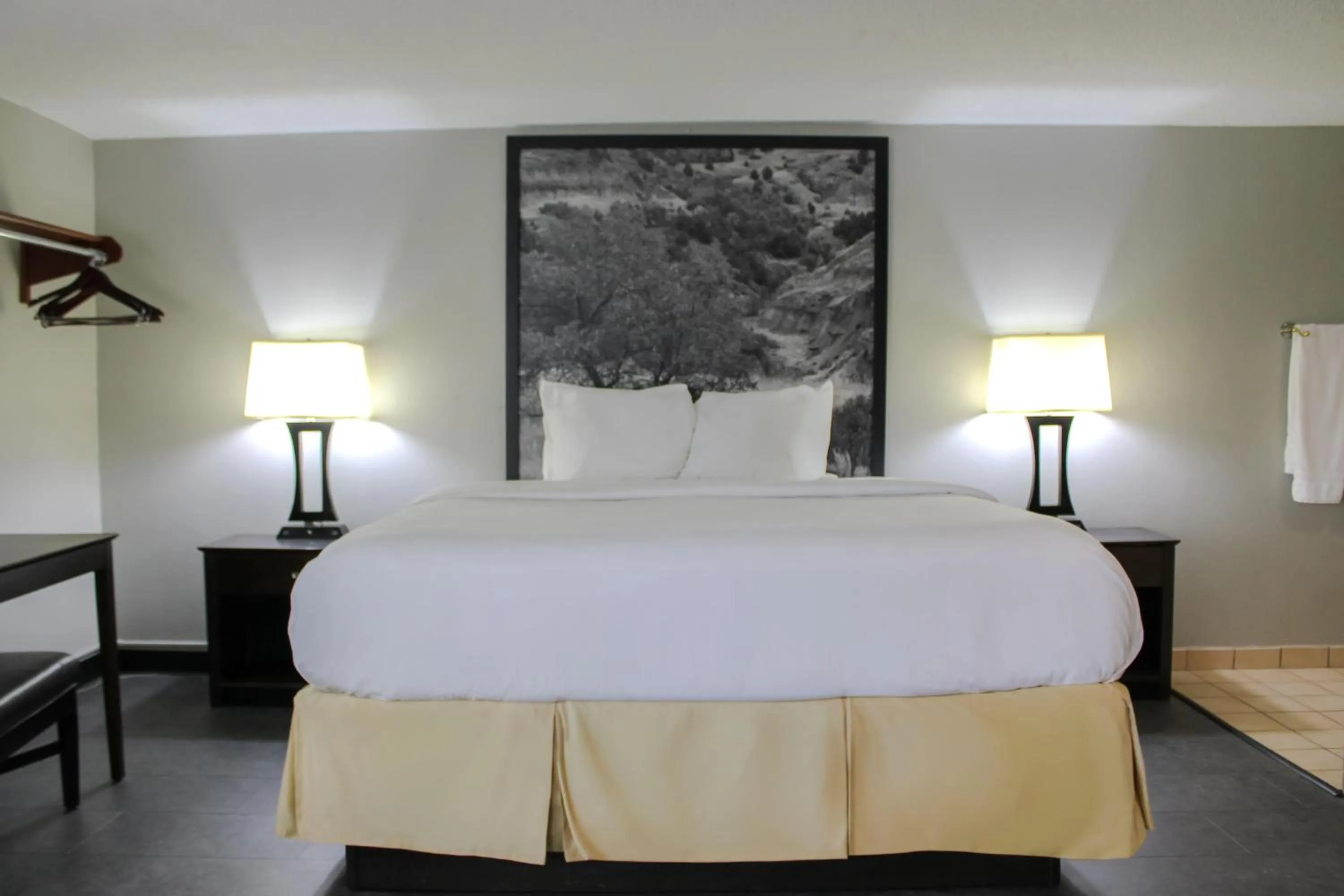 Photo of the whole room, Bed in Super 8 by Wyndham Williston ND