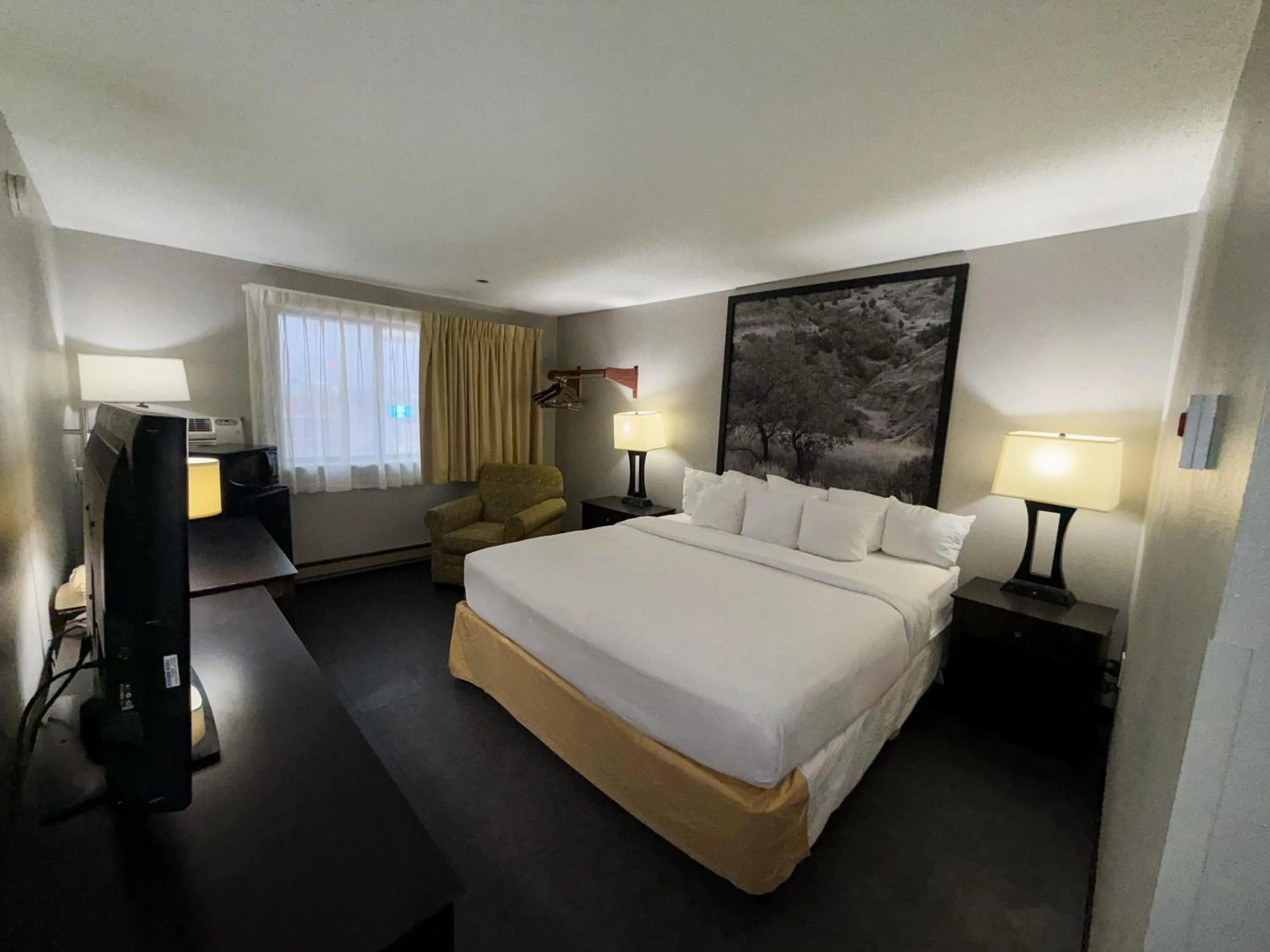 Photo of the whole room, Bed in Super 8 by Wyndham Williston ND