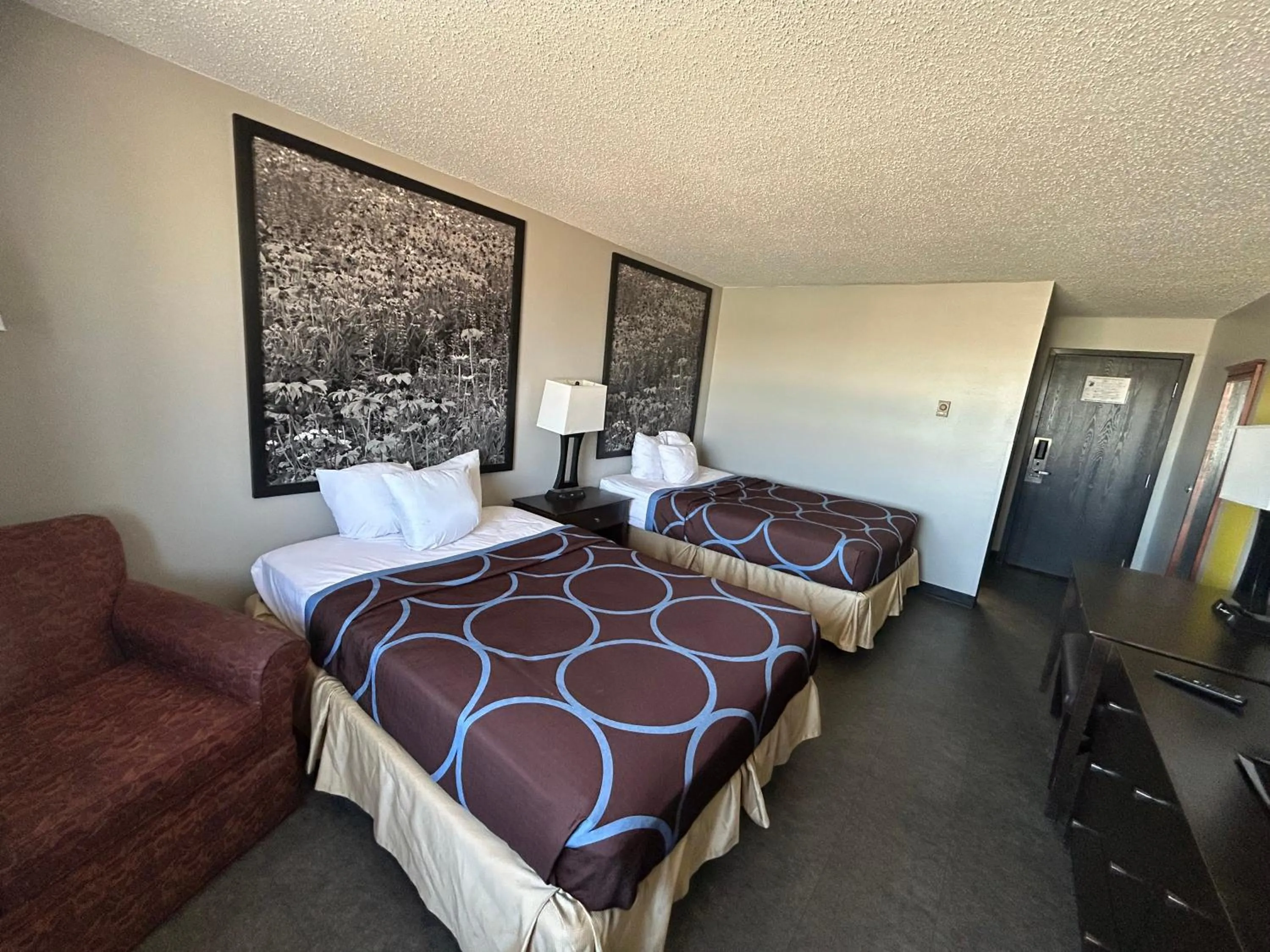 Bed in Super 8 by Wyndham Williston ND