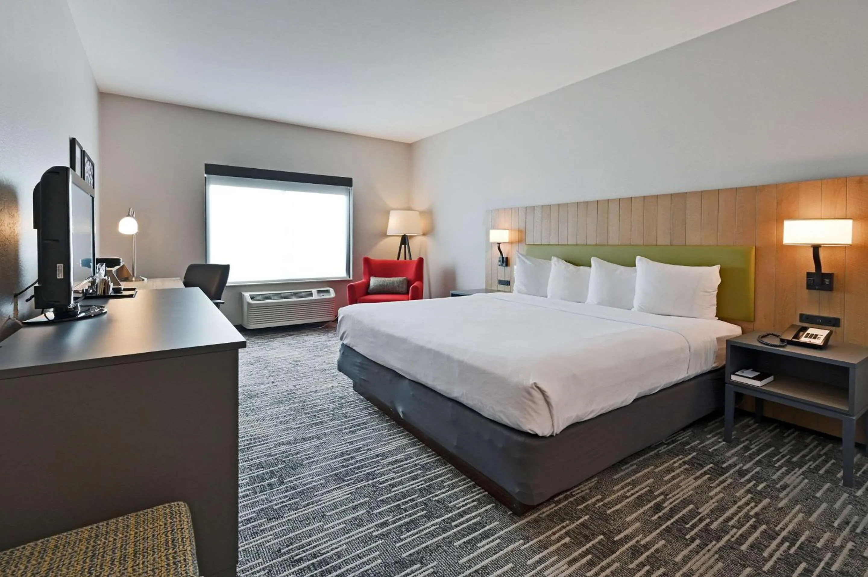 Bedroom, Bed in Country Inn & Suites by Radisson, Bloomington-Normal Airport, IL