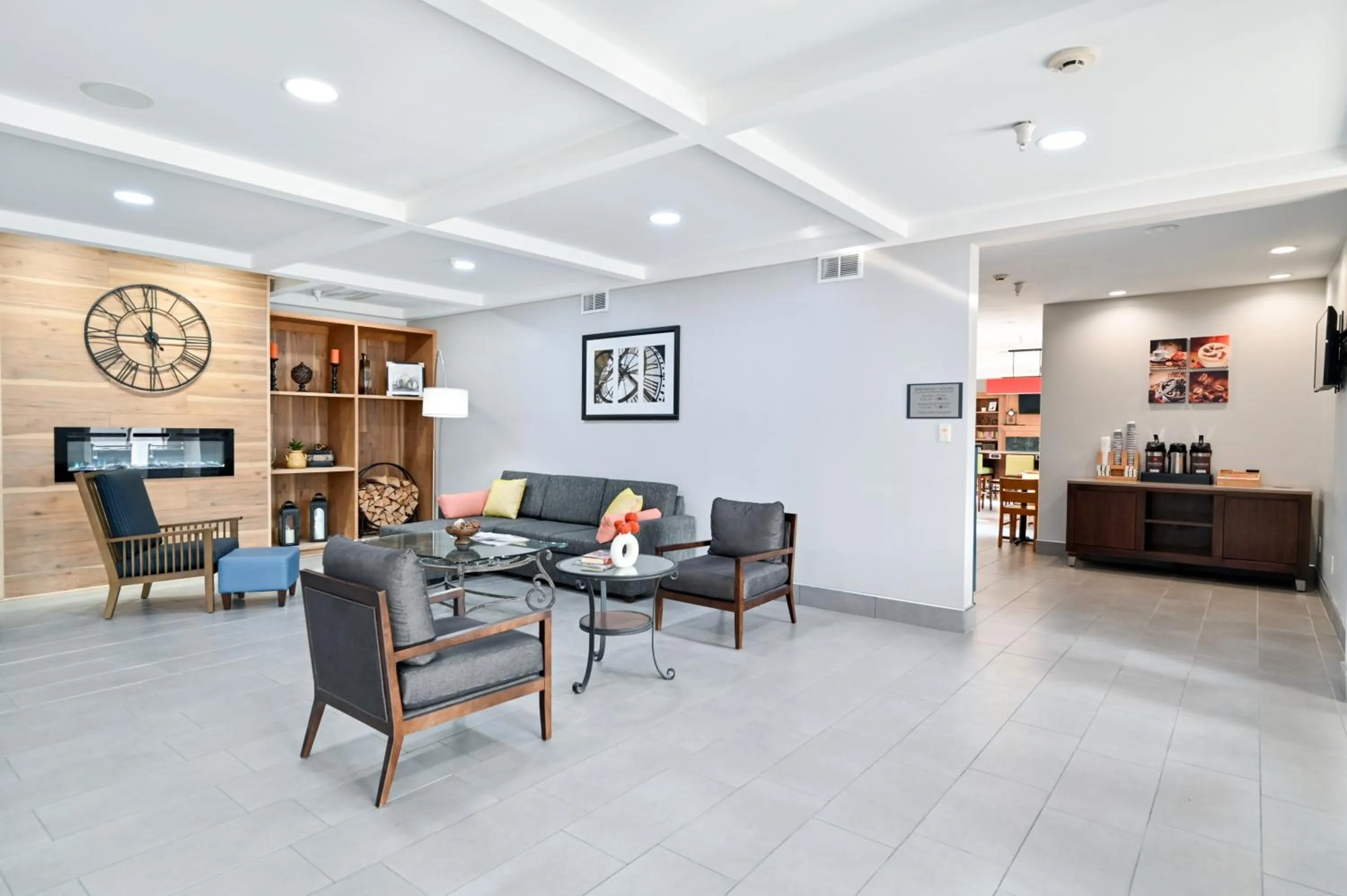 Lobby or reception in Country Inn & Suites by Radisson, Bloomington-Normal Airport, IL