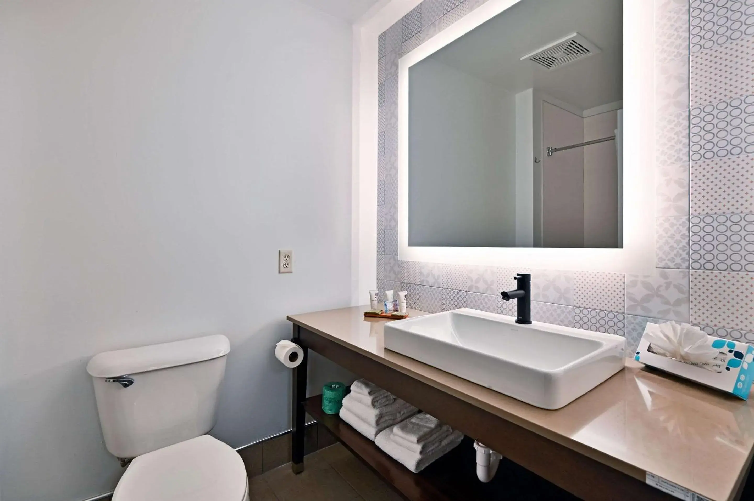 Bedroom in Country Inn & Suites by Radisson, Bloomington-Normal Airport, IL Bedroom in Country Inn & Suites by Radisson, Bloomington-Normal Airport, IL