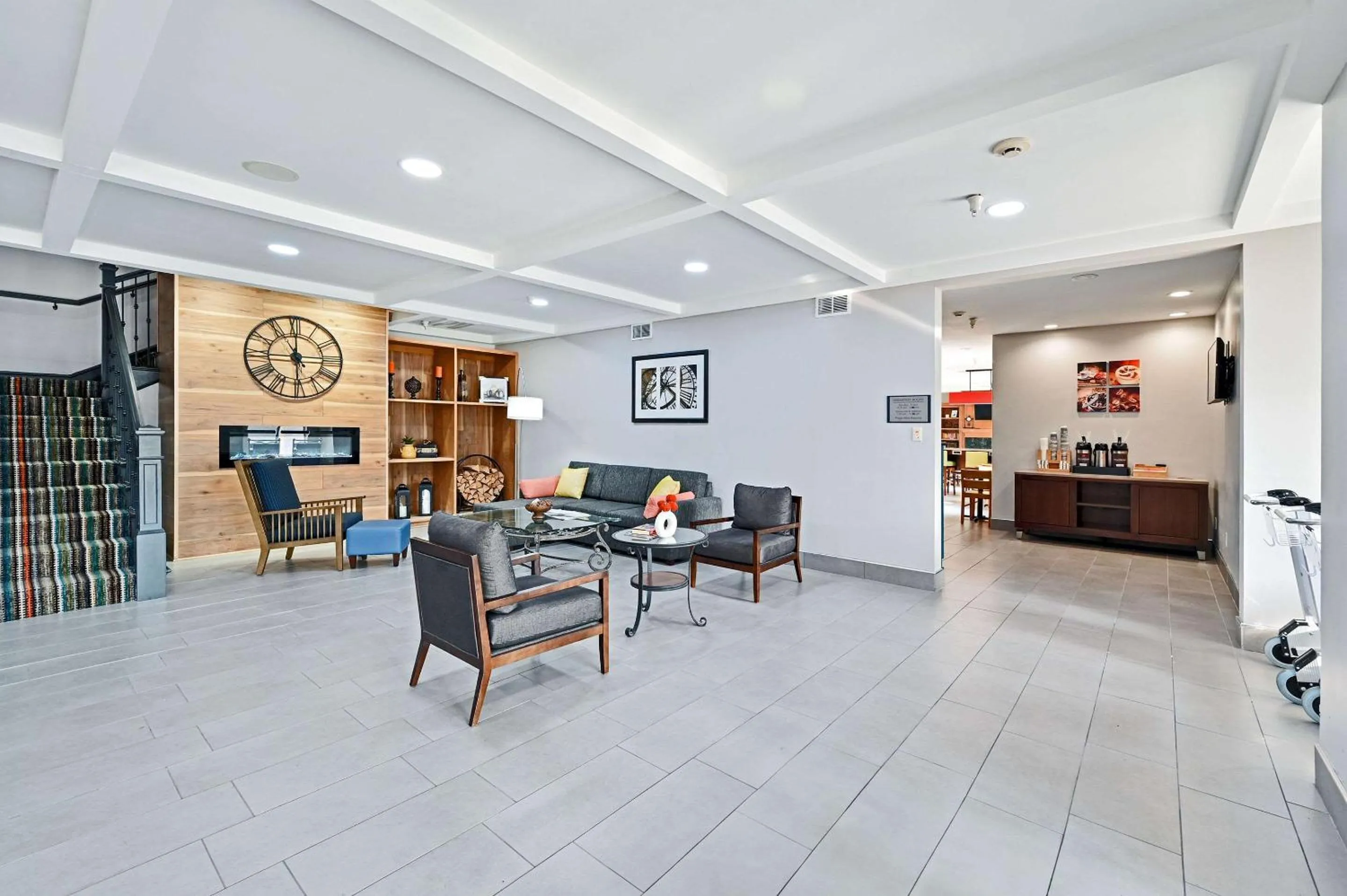 Lobby or reception in Country Inn & Suites by Radisson, Bloomington-Normal Airport, IL